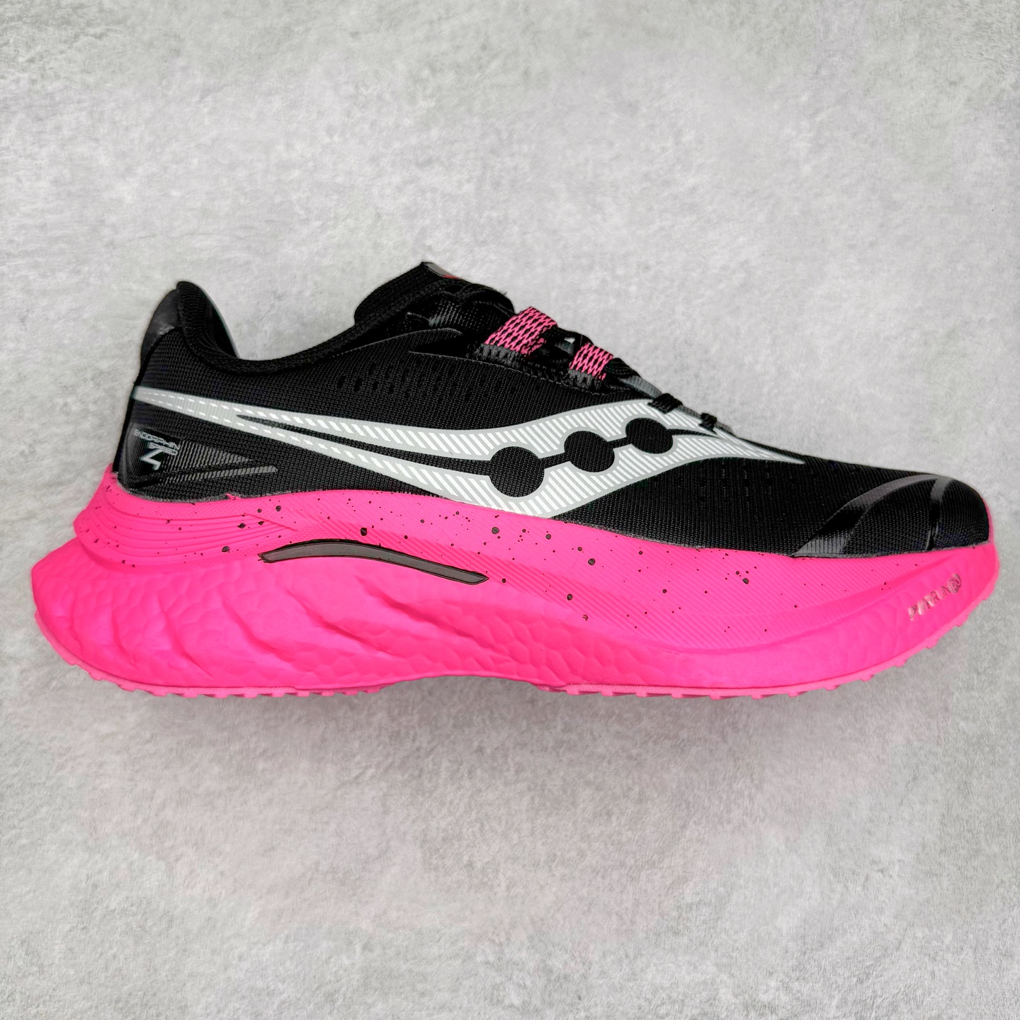 图片[10]-Saucony 索康尼ENDORPHIN Pro 啡速4 男女马拉松运动跑鞋 性能相比前几代再升级：鞋面采用全新升级的工学网设计 贴合脚部更透气 中底部分使用最新的PWRRUN+材质 搭配PWRRUN+鞋垫使中底的大幅加厚 10mm坡差进一步提供缓震、回弹性能 内底则采用了FORMFIT动态适应系统 动态契合脚型 提升包裹性和舒适性 提供更卓越的动态回馈体验 XT-900橡胶大底 可提供良好的抓地力和较强抗磨性能 尺码：36 36.5 37.5 38 38.5 39 40 40.5 41 42 42.5 43 44 44.5 45-选品中心