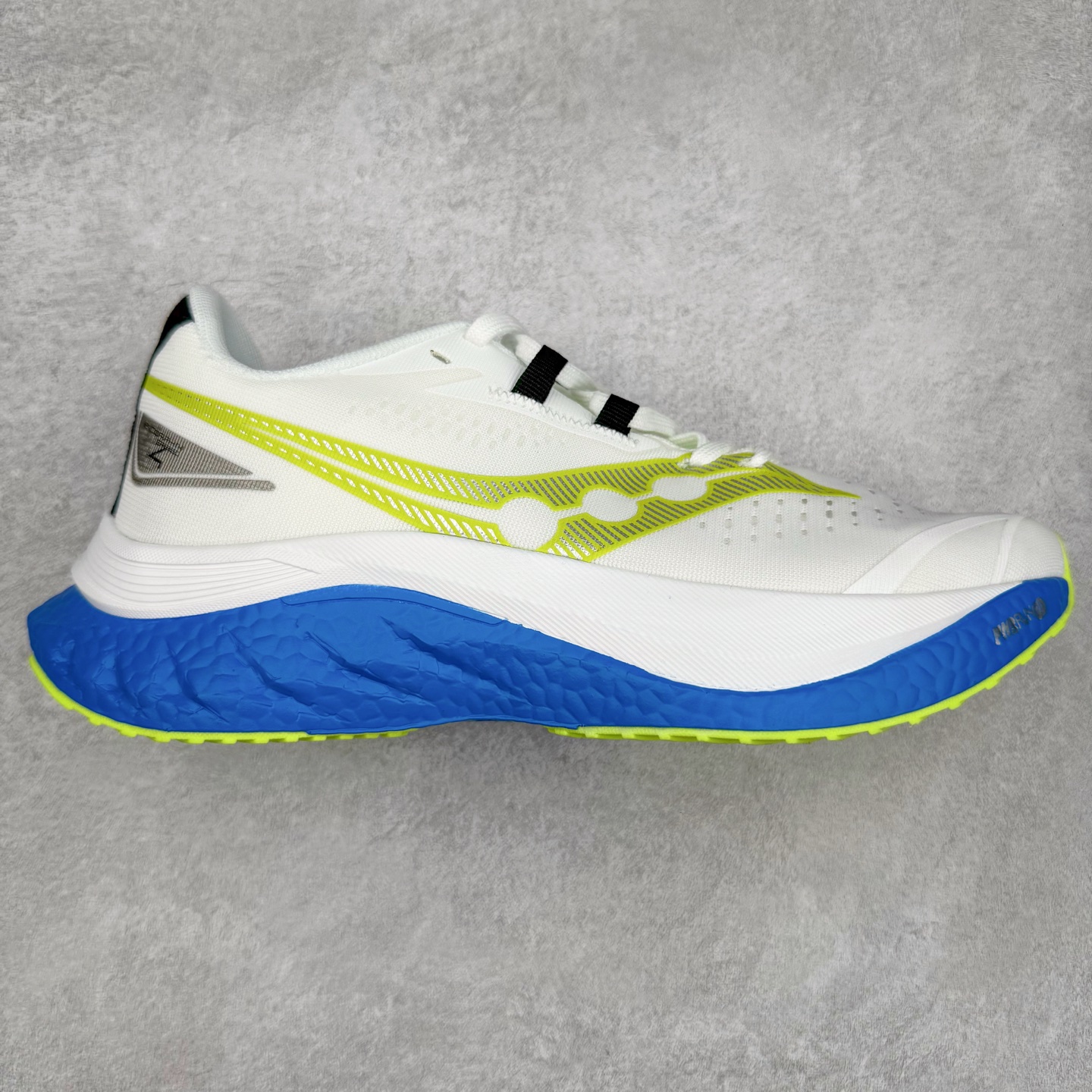 Saucony 索康尼ENDORPHIN Pro 啡速4 男女马拉松运动跑鞋 性能相比前几代再升级：鞋面采用全新升级的工学网设计 贴合脚部更透气 中底部分使用最新的PWRRUN+材质 搭配PWRRUN+鞋垫使中底的大幅加厚 10mm坡差进一步提供缓震、回弹性能 内底则采用了FORMFIT动态适应系统 动态契合脚型 提升包裹性和舒适性 提供更卓越的动态回馈体验 XT-900橡胶大底 可提供良好的抓地力和较强抗磨性能 尺码：36 36.5 37.5 38 38.5 39 40 40.5 41 42 42.5 43 44 44.5 45-选品中心