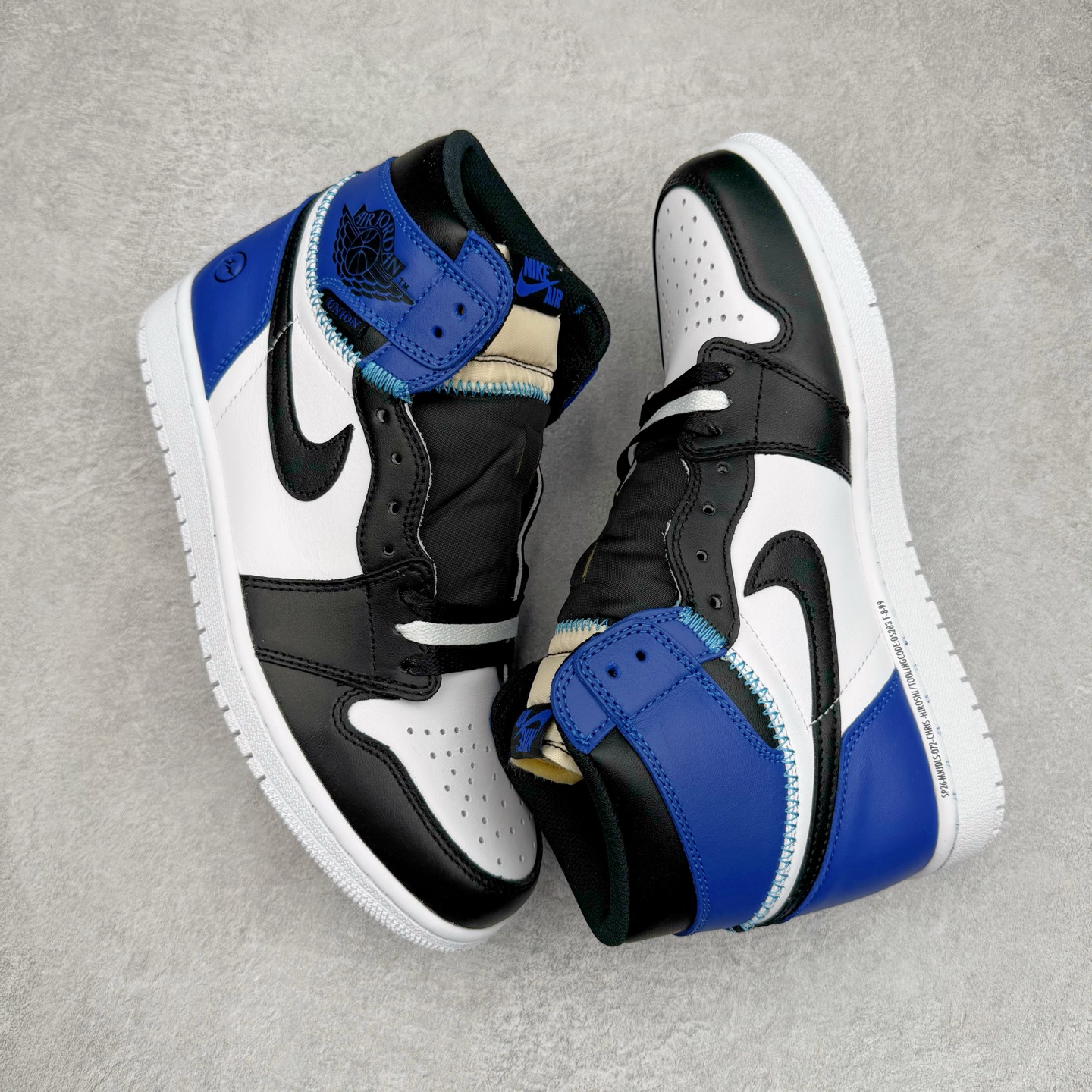图片[3]-＃KZ神版莞产 Fragment Design x Union x Air Jordan AJ1 Retro High NRG 三方联名四色拼接闪电黑白蓝 DZ5485-041 外贸特供批次 终端控货优势输出 新配色不断更新开发 市场中端王者 全套原纸板楦头开发 确保原汁原味 完美呈现一代版型 一比一鞋头弧度高度鞋身弧度 此版本只针对中端市场 细节品控鞋型随意秒杀市面同价位 鞋型完美 不臃肿别扭 头层皮料加持 用料绝不含糊 进口玻璃冲刀皮料裁剪零毛边 电脑针车工艺 超高鞋面清洁度 最高QC检验标准 控制溢胶瑕疵 原盒原配 飞翼3D高频深度立体 工艺方面大到整体鞋型 漏斗收腰 底线拉帮 LOGO立体程度 小到针眼排布 载片对称 冲孔效果 鞋标规范 鞋垫背胶等等 无一不是口碑收割 每双都是一个回头客 尺码：36 36.5 37.5 38 38.5 39 40 40.5 41 42 42.5 43 44 44.5 45 46 47.5-选品中心