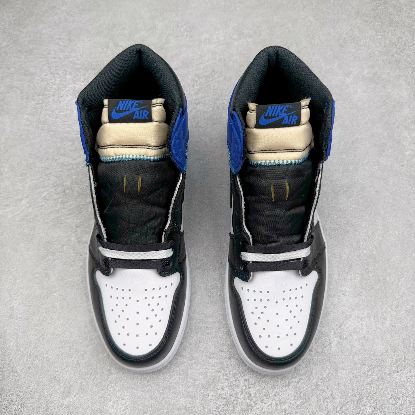 图片[2]-＃KZ神版莞产 Fragment Design x Union x Air Jordan AJ1 Retro High NRG 三方联名四色拼接闪电黑白蓝 DZ5485-041 外贸特供批次 终端控货优势输出 新配色不断更新开发 市场中端王者 全套原纸板楦头开发 确保原汁原味 完美呈现一代版型 一比一鞋头弧度高度鞋身弧度 此版本只针对中端市场 细节品控鞋型随意秒杀市面同价位 鞋型完美 不臃肿别扭 头层皮料加持 用料绝不含糊 进口玻璃冲刀皮料裁剪零毛边 电脑针车工艺 超高鞋面清洁度 最高QC检验标准 控制溢胶瑕疵 原盒原配 飞翼3D高频深度立体 工艺方面大到整体鞋型 漏斗收腰 底线拉帮 LOGO立体程度 小到针眼排布 载片对称 冲孔效果 鞋标规范 鞋垫背胶等等 无一不是口碑收割 每双都是一个回头客 尺码：36 36.5 37.5 38 38.5 39 40 40.5 41 42 42.5 43 44 44.5 45 46 47.5-选品中心