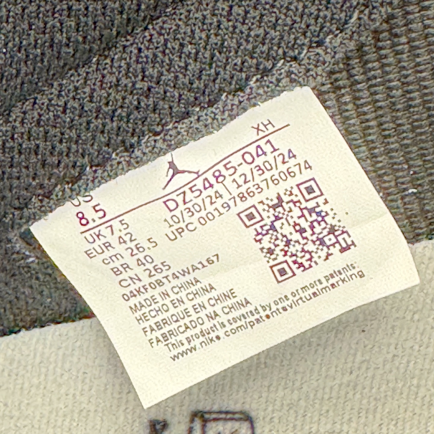 图片[17]-＃KZ神版莞产 Fragment Design x Union x Air Jordan AJ1 Retro High NRG 三方联名四色拼接闪电黑白蓝 DZ5485-041 外贸特供批次 终端控货优势输出 新配色不断更新开发 市场中端王者 全套原纸板楦头开发 确保原汁原味 完美呈现一代版型 一比一鞋头弧度高度鞋身弧度 此版本只针对中端市场 细节品控鞋型随意秒杀市面同价位 鞋型完美 不臃肿别扭 头层皮料加持 用料绝不含糊 进口玻璃冲刀皮料裁剪零毛边 电脑针车工艺 超高鞋面清洁度 最高QC检验标准 控制溢胶瑕疵 原盒原配 飞翼3D高频深度立体 工艺方面大到整体鞋型 漏斗收腰 底线拉帮 LOGO立体程度 小到针眼排布 载片对称 冲孔效果 鞋标规范 鞋垫背胶等等 无一不是口碑收割 每双都是一个回头客 尺码：36 36.5 37.5 38 38.5 39 40 40.5 41 42 42.5 43 44 44.5 45 46 47.5-选品中心