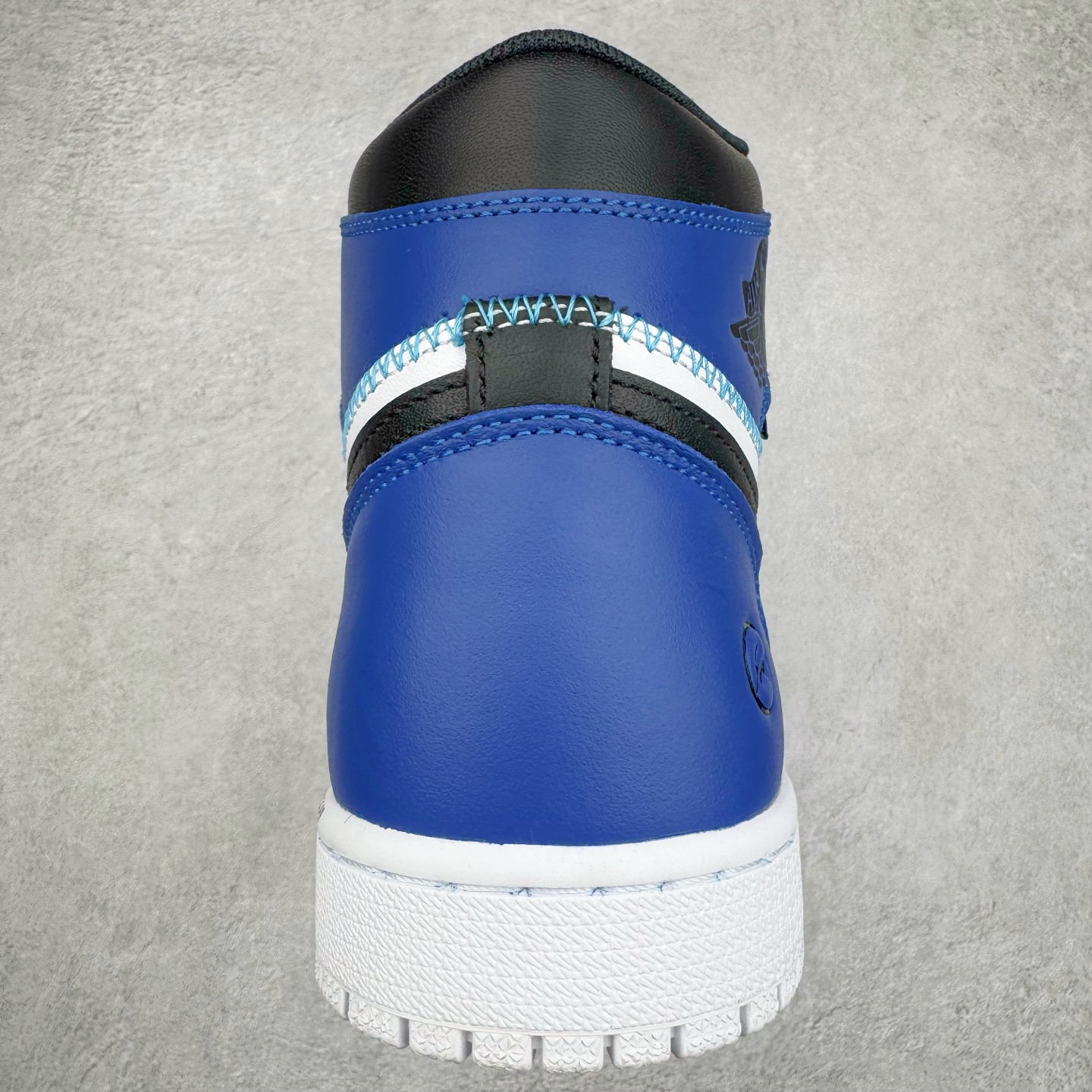 图片[8]-＃KZ神版莞产 Fragment Design x Union x Air Jordan AJ1 Retro High NRG 三方联名四色拼接闪电黑白蓝 DZ5485-041 外贸特供批次 终端控货优势输出 新配色不断更新开发 市场中端王者 全套原纸板楦头开发 确保原汁原味 完美呈现一代版型 一比一鞋头弧度高度鞋身弧度 此版本只针对中端市场 细节品控鞋型随意秒杀市面同价位 鞋型完美 不臃肿别扭 头层皮料加持 用料绝不含糊 进口玻璃冲刀皮料裁剪零毛边 电脑针车工艺 超高鞋面清洁度 最高QC检验标准 控制溢胶瑕疵 原盒原配 飞翼3D高频深度立体 工艺方面大到整体鞋型 漏斗收腰 底线拉帮 LOGO立体程度 小到针眼排布 载片对称 冲孔效果 鞋标规范 鞋垫背胶等等 无一不是口碑收割 每双都是一个回头客 尺码：36 36.5 37.5 38 38.5 39 40 40.5 41 42 42.5 43 44 44.5 45 46 47.5-选品中心