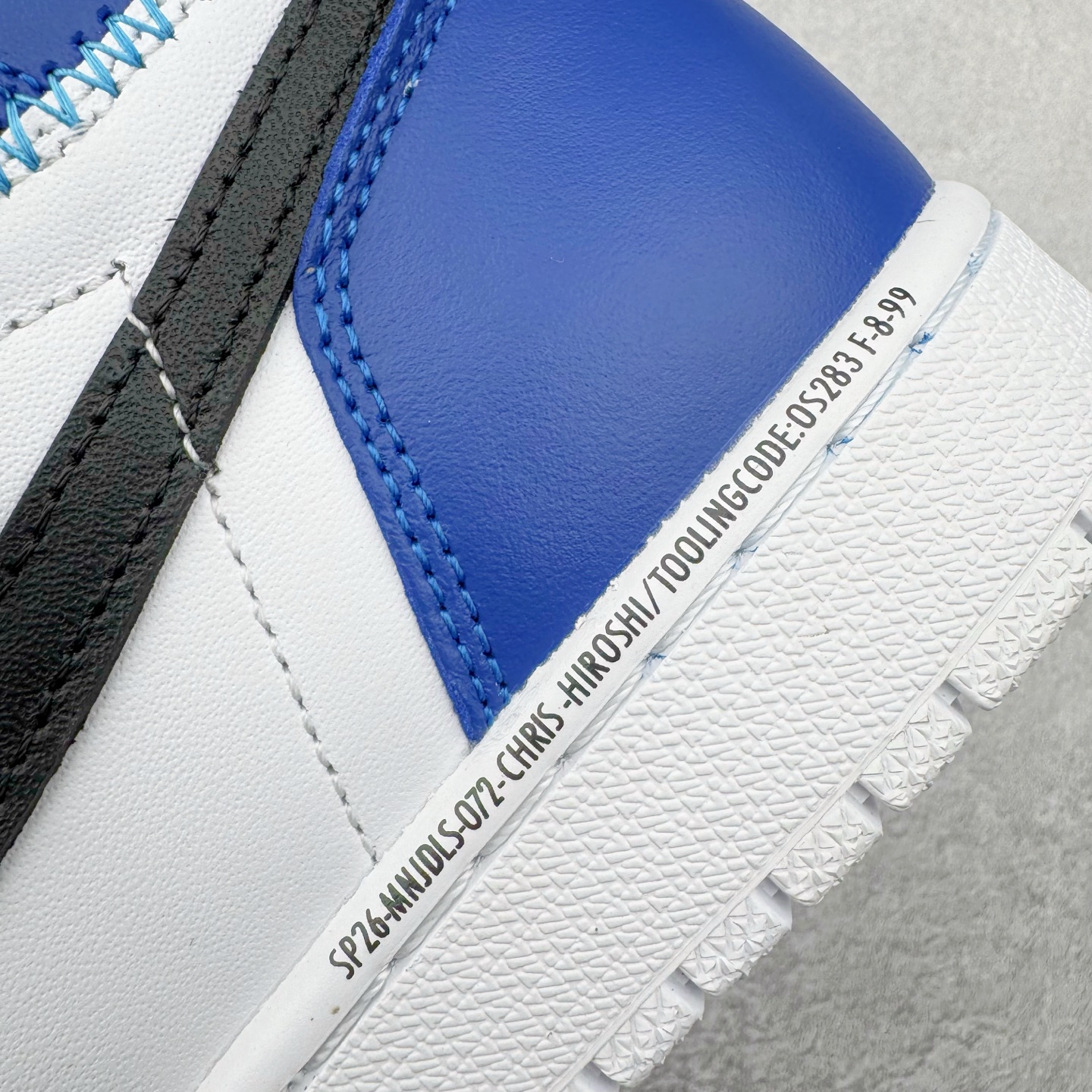 图片[16]-＃KZ神版莞产 Fragment Design x Union x Air Jordan AJ1 Retro High NRG 三方联名四色拼接闪电黑白蓝 DZ5485-041 外贸特供批次 终端控货优势输出 新配色不断更新开发 市场中端王者 全套原纸板楦头开发 确保原汁原味 完美呈现一代版型 一比一鞋头弧度高度鞋身弧度 此版本只针对中端市场 细节品控鞋型随意秒杀市面同价位 鞋型完美 不臃肿别扭 头层皮料加持 用料绝不含糊 进口玻璃冲刀皮料裁剪零毛边 电脑针车工艺 超高鞋面清洁度 最高QC检验标准 控制溢胶瑕疵 原盒原配 飞翼3D高频深度立体 工艺方面大到整体鞋型 漏斗收腰 底线拉帮 LOGO立体程度 小到针眼排布 载片对称 冲孔效果 鞋标规范 鞋垫背胶等等 无一不是口碑收割 每双都是一个回头客 尺码：36 36.5 37.5 38 38.5 39 40 40.5 41 42 42.5 43 44 44.5 45 46 47.5-选品中心