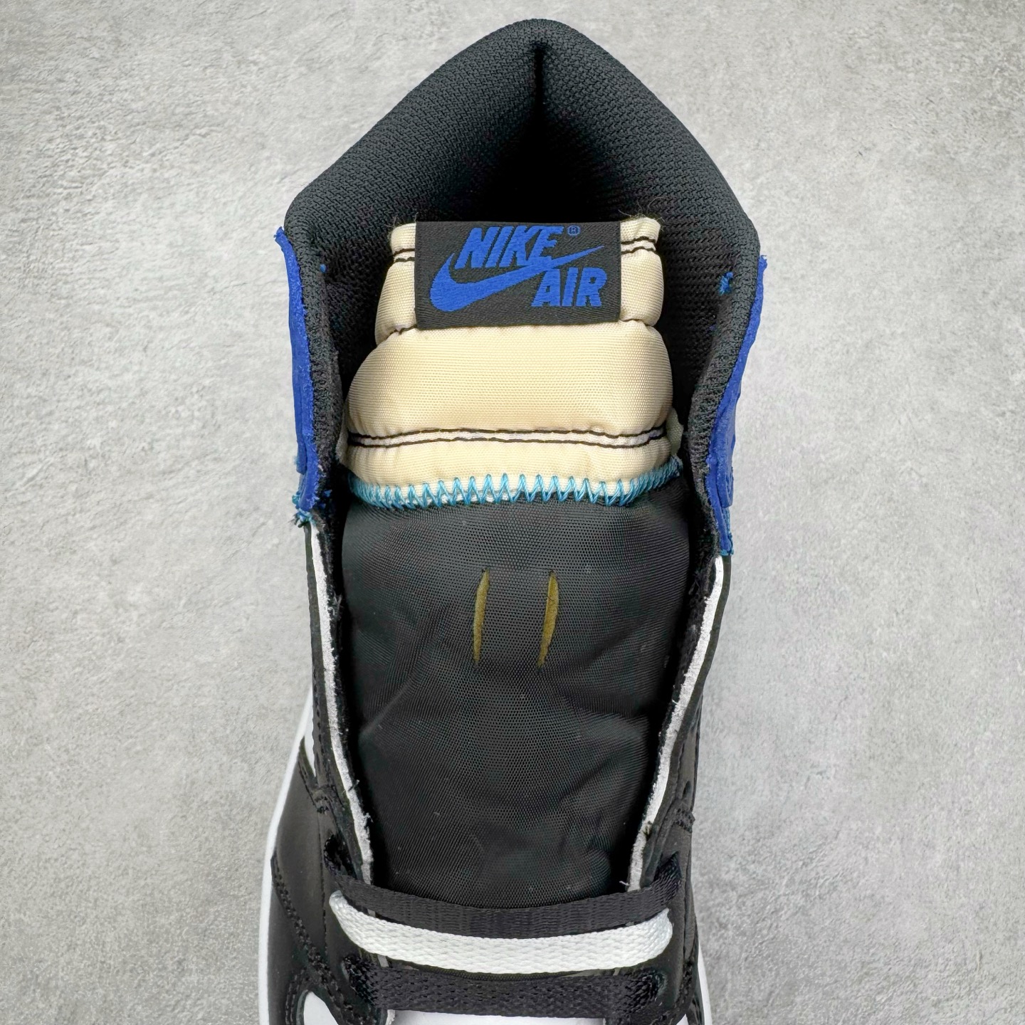 图片[5]-＃KZ神版莞产 Fragment Design x Union x Air Jordan AJ1 Retro High NRG 三方联名四色拼接闪电黑白蓝 DZ5485-041 外贸特供批次 终端控货优势输出 新配色不断更新开发 市场中端王者 全套原纸板楦头开发 确保原汁原味 完美呈现一代版型 一比一鞋头弧度高度鞋身弧度 此版本只针对中端市场 细节品控鞋型随意秒杀市面同价位 鞋型完美 不臃肿别扭 头层皮料加持 用料绝不含糊 进口玻璃冲刀皮料裁剪零毛边 电脑针车工艺 超高鞋面清洁度 最高QC检验标准 控制溢胶瑕疵 原盒原配 飞翼3D高频深度立体 工艺方面大到整体鞋型 漏斗收腰 底线拉帮 LOGO立体程度 小到针眼排布 载片对称 冲孔效果 鞋标规范 鞋垫背胶等等 无一不是口碑收割 每双都是一个回头客 尺码：36 36.5 37.5 38 38.5 39 40 40.5 41 42 42.5 43 44 44.5 45 46 47.5-选品中心