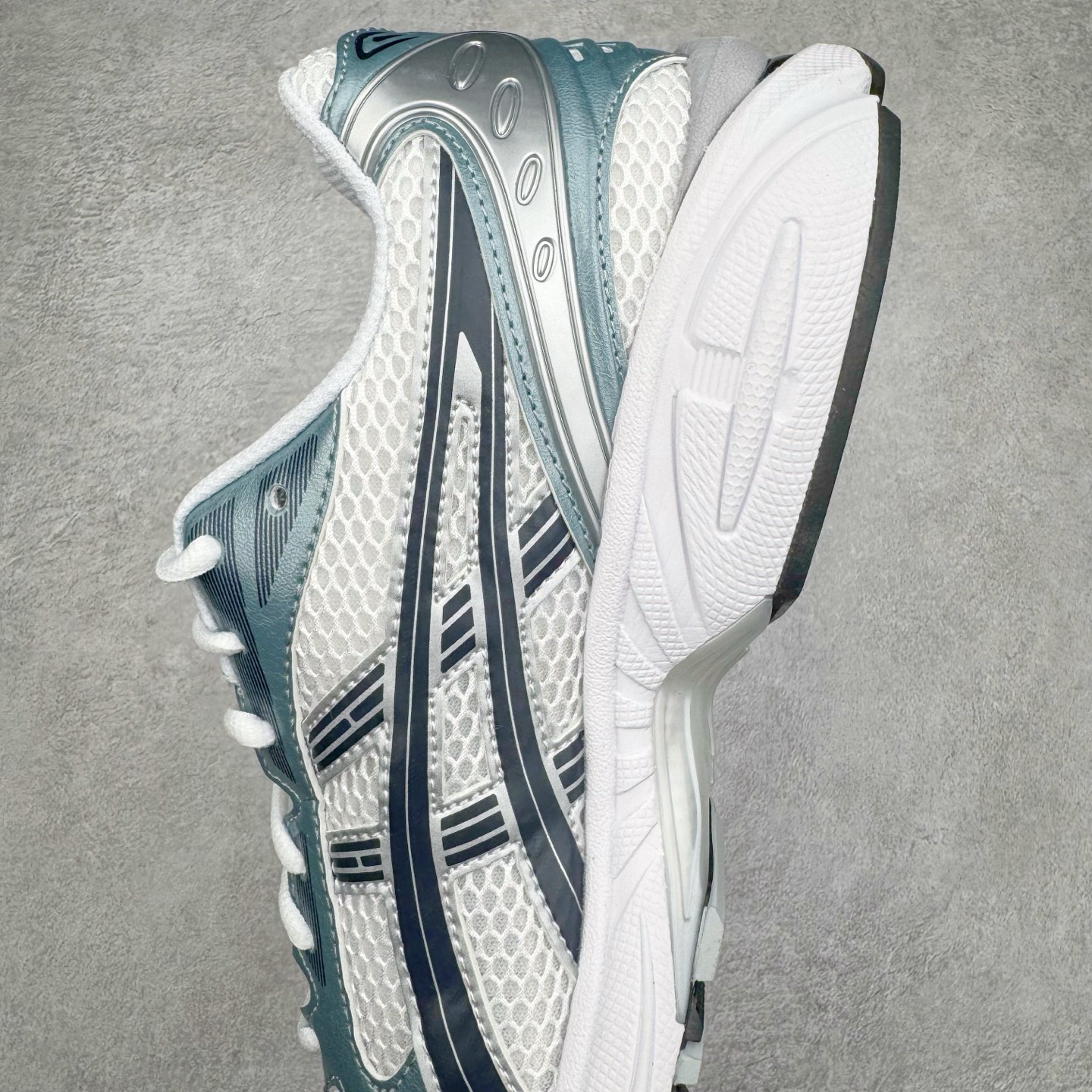 图片[7]-＃ZC总裁 Asics Gel-Kayano K14 亚瑟士系列复古舒适织物合成革减震防滑耐磨低帮休闲跑步鞋 市场顶级版本 原装纸板楦头开发 独家私模五层组合大底 原厂定制缓震硅胶加持 原盒原配 官方四联吊牌 一比一同步原鞋工艺和用料 鞋面原厂“三明治”多层网布 区别其他同价版本 鞋垫采用原厂OrthoLite欧索莱材质 非普通海玻璃鞋垫 后跟一样采用了GEL缓震胶 整体系列设计非常的科技感 锻炼跑步的同时让你一样时尚百搭 尺码：36 37 37.5 38 39 39.5 40 40.5 41.5 42 42.5 43.5 44 44.5 45 46-选品中心