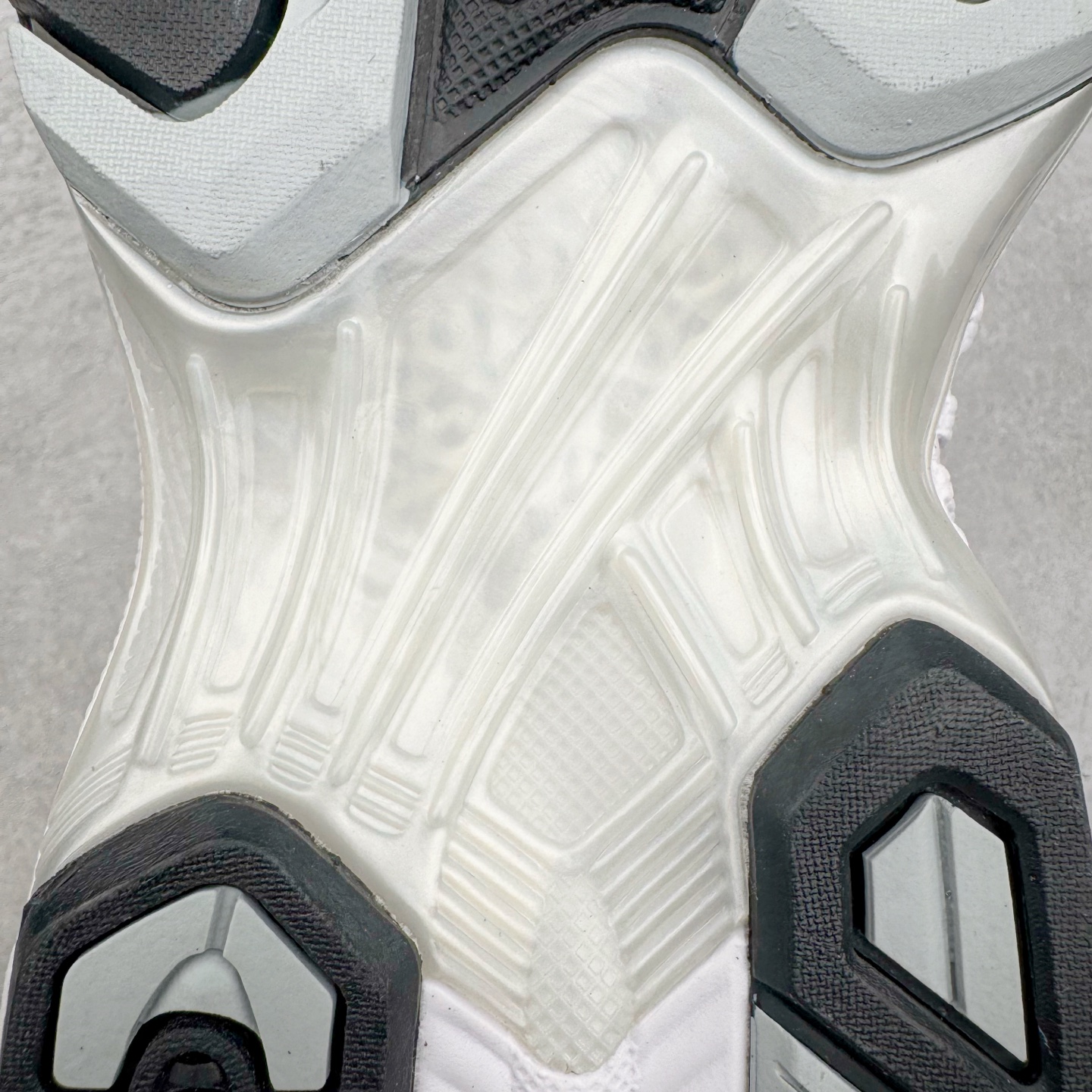 图片[20]-＃ZC总裁 Asics Gel-Kayano K14 亚瑟士系列复古舒适织物合成革减震防滑耐磨低帮休闲跑步鞋 市场顶级版本 原装纸板楦头开发 独家私模五层组合大底 原厂定制缓震硅胶加持 原盒原配 官方四联吊牌 一比一同步原鞋工艺和用料 鞋面原厂“三明治”多层网布 区别其他同价版本 鞋垫采用原厂OrthoLite欧索莱材质 非普通海玻璃鞋垫 后跟一样采用了GEL缓震胶 整体系列设计非常的科技感 锻炼跑步的同时让你一样时尚百搭 尺码：36 37 37.5 38 39 39.5 40 40.5 41.5 42 42.5 43.5 44 44.5 45 46-选品中心