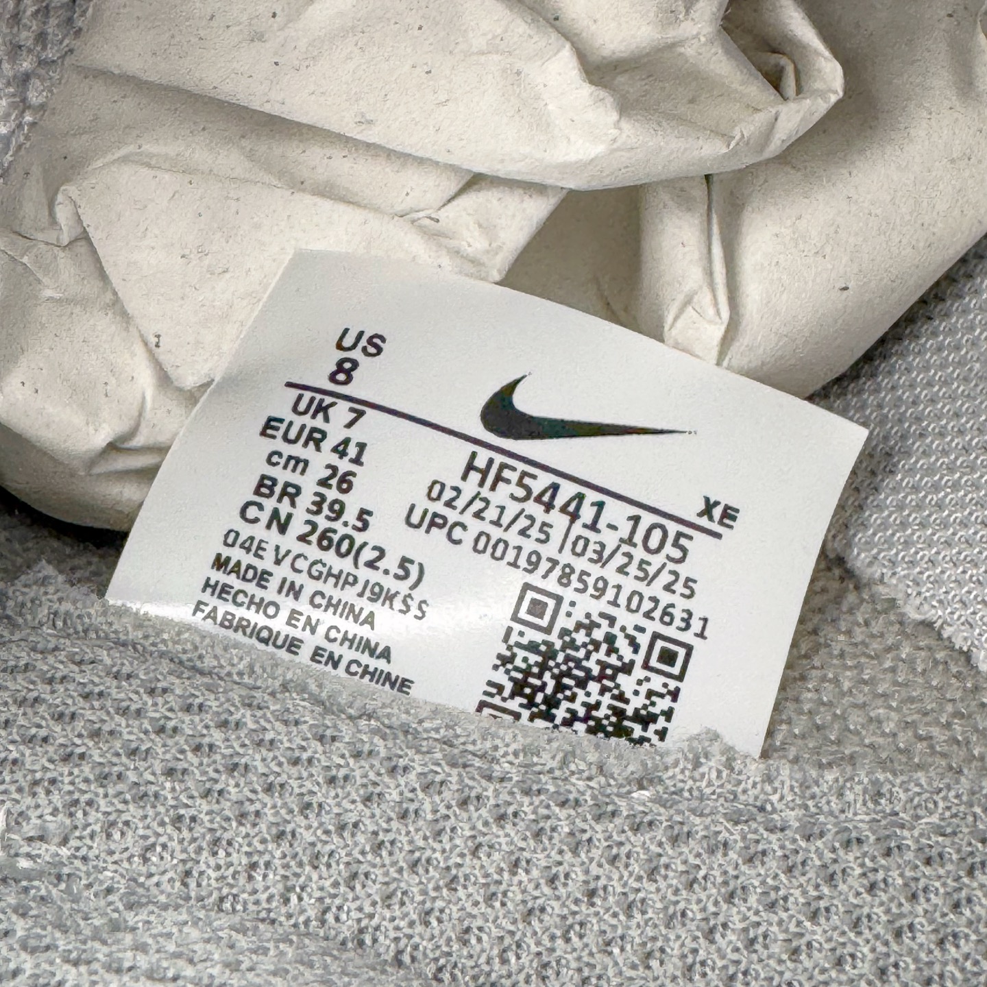 图片[17]-＃YC纯原 NK Dunk Low 灰白 HF5441-105 实力大厂出品 新配色陆续开发 利润个位数只为口碑 全套原纸板楦头开发 确保原汁原味 完美呈现DUNK版型 一比一鞋头弧度高度鞋身弧度 此版本只针对中端市场 皮料材质有所更替 其他数据细节工艺流程均保持一致 绝不口嗨 细节品控鞋型随意对比 独家私模官方第六代原厂航空铝磨具打磨大底 鞋头坡度极致还原 无解鞋型 原盒原配 圈内天花板工艺 原厂玻璃冲刀 超高清洁度 全鞋零毛边皮料切割 原厂中底布点胶 中底布拉帮走线遵循公司 尺码：40 40.5 41 42 42.5 43 44 44.5 45 46-选品中心