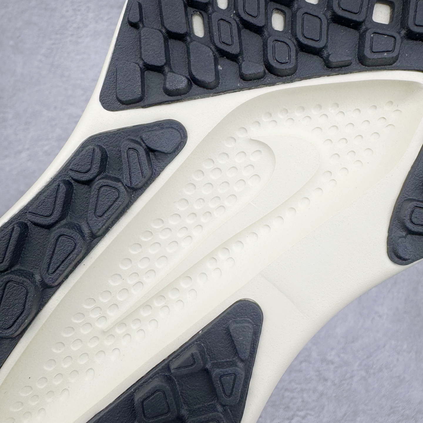 图片[16]-＃TG纯原 NK Quest 6 极致六代网面透气休闲跑步鞋 FD6033-104 简约高科技设计采用多层材料 为双足带来凉爽感受和稳固体验时尚鞋面搭配中足包覆设计 提供稳固贴合感 一层网眼布材质 在跑步期间为你带来轻盈透气性能 同时展现利落外观 加高叠层设计 为每一步带来柔软缓震性能 具备出色抓地力与耐穿着性 舒适感出众 货号：DD0204-301 尺码：36 36.5 37.5 38 38.5 39 40 40.5 41 42 42.5 43 44 44.5 45-选品中心