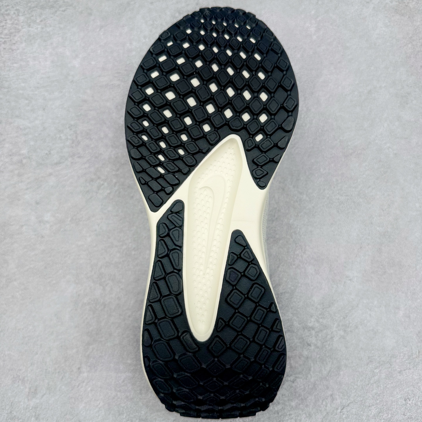 图片[9]-＃TG纯原 NK Quest 6 极致六代网面透气休闲跑步鞋 FD6033-104 简约高科技设计采用多层材料 为双足带来凉爽感受和稳固体验时尚鞋面搭配中足包覆设计 提供稳固贴合感 一层网眼布材质 在跑步期间为你带来轻盈透气性能 同时展现利落外观 加高叠层设计 为每一步带来柔软缓震性能 具备出色抓地力与耐穿着性 舒适感出众 货号：DD0204-301 尺码：36 36.5 37.5 38 38.5 39 40 40.5 41 42 42.5 43 44 44.5 45-选品中心