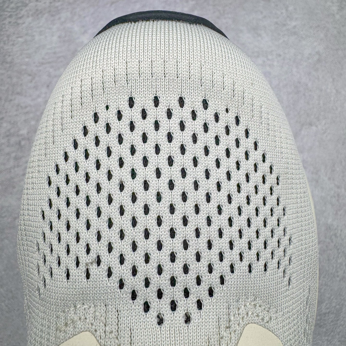 图片[13]-＃TG纯原 NK Quest 6 极致六代网面透气休闲跑步鞋 FD6033-104 简约高科技设计采用多层材料 为双足带来凉爽感受和稳固体验时尚鞋面搭配中足包覆设计 提供稳固贴合感 一层网眼布材质 在跑步期间为你带来轻盈透气性能 同时展现利落外观 加高叠层设计 为每一步带来柔软缓震性能 具备出色抓地力与耐穿着性 舒适感出众 货号：DD0204-301 尺码：36 36.5 37.5 38 38.5 39 40 40.5 41 42 42.5 43 44 44.5 45-选品中心