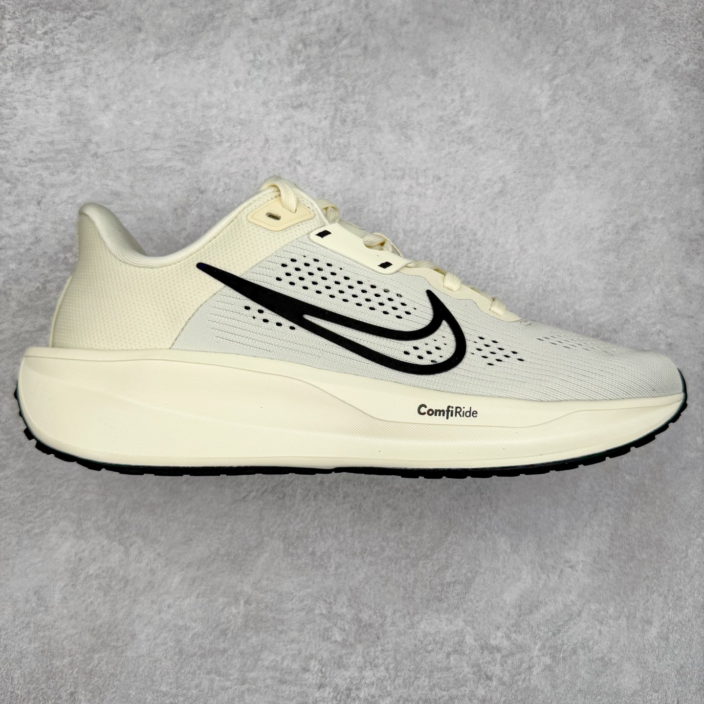 ＃TG纯原 NK Quest 6 极致六代网面透气休闲跑步鞋 FD6033-104 简约高科技设计采用多层材料 为双足带来凉爽感受和稳固体验时尚鞋面搭配中足包覆设计 提供稳固贴合感 一层网眼布材质 在跑步期间为你带来轻盈透气性能 同时展现利落外观 加高叠层设计 为每一步带来柔软缓震性能 具备出色抓地力与耐穿着性 舒适感出众 货号：DD0204-301 尺码：36 36.5 37.5 38 38.5 39 40 40.5 41 42 42.5 43 44 44.5 45-选品中心