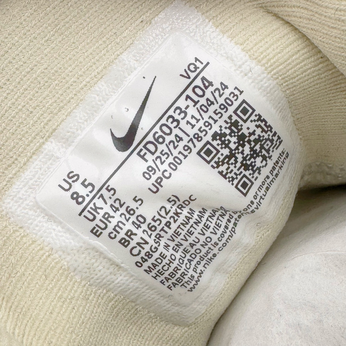 图片[11]-＃TG纯原 NK Quest 6 极致六代网面透气休闲跑步鞋 FD6033-104 简约高科技设计采用多层材料 为双足带来凉爽感受和稳固体验时尚鞋面搭配中足包覆设计 提供稳固贴合感 一层网眼布材质 在跑步期间为你带来轻盈透气性能 同时展现利落外观 加高叠层设计 为每一步带来柔软缓震性能 具备出色抓地力与耐穿着性 舒适感出众 货号：DD0204-301 尺码：36 36.5 37.5 38 38.5 39 40 40.5 41 42 42.5 43 44 44.5 45-选品中心