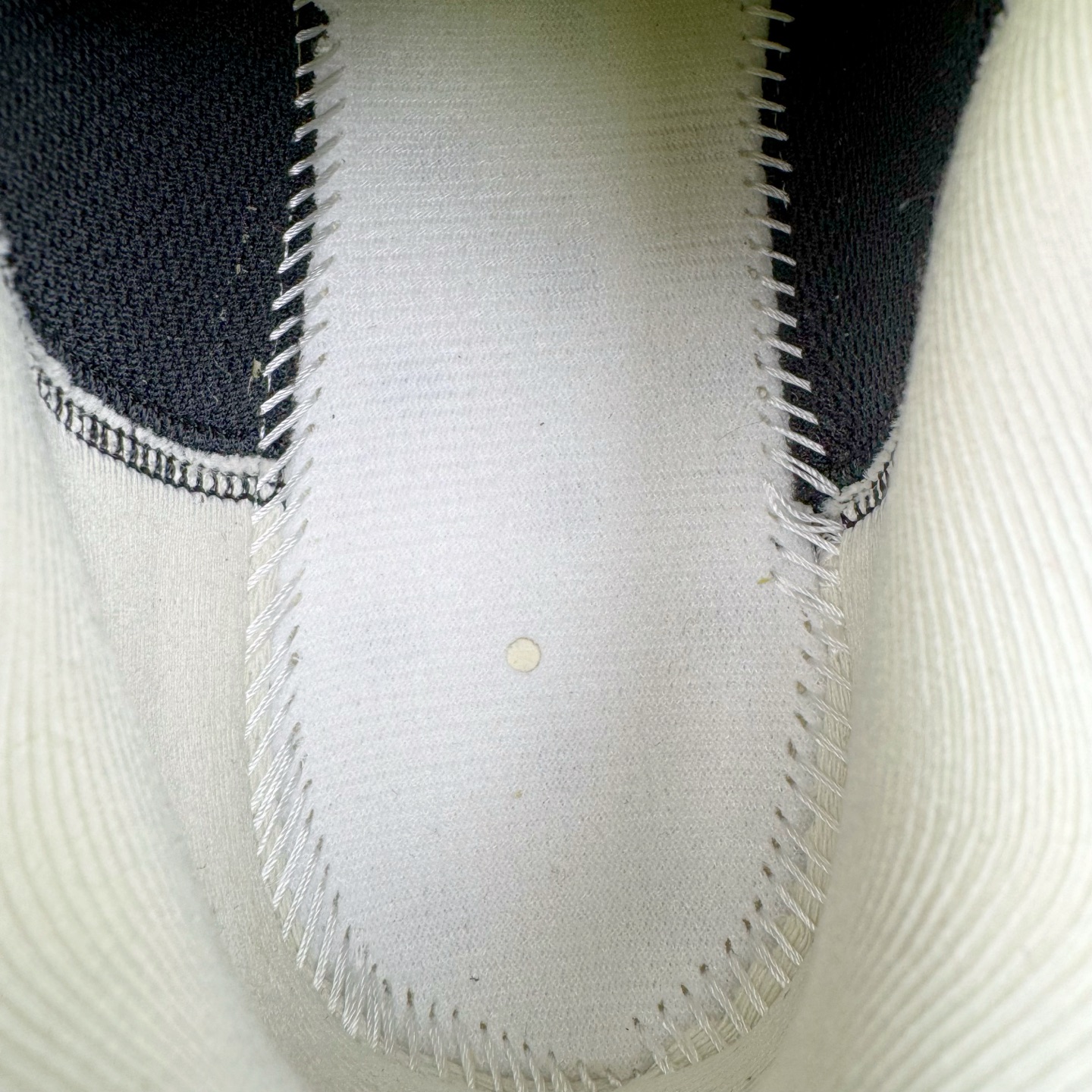 图片[10]-＃TG纯原 NK Quest 6 极致六代网面透气休闲跑步鞋 FD6033-104 简约高科技设计采用多层材料 为双足带来凉爽感受和稳固体验时尚鞋面搭配中足包覆设计 提供稳固贴合感 一层网眼布材质 在跑步期间为你带来轻盈透气性能 同时展现利落外观 加高叠层设计 为每一步带来柔软缓震性能 具备出色抓地力与耐穿着性 舒适感出众 货号：DD0204-301 尺码：36 36.5 37.5 38 38.5 39 40 40.5 41 42 42.5 43 44 44.5 45-选品中心