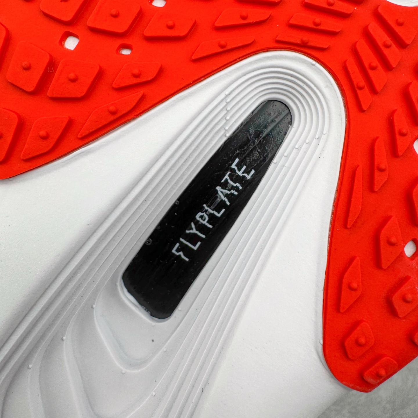 图片[19]-＃TG纯原 NK ZoomX Invincible Run Flyknit 6 轻量跑鞋 飞织低帮休闲运动慢跑鞋 厚底增高 老爹鞋 此鞋专为短跑运动员而生 是为 5 至 10 公里距离的赛事和训练打造 整体设计采用流线型的轻质工程网眼材质构成鞋面 并与其他 Running 旗舰鞋款同样搭载全脚掌 ZoomX 缓冲中底 搭配 Pebax 物料与橡胶外底 ZoomX StreakFly 首发配色以Prototype呈现 其灵感是来自开发期间的磨损测试 透过编号的标记与内侧的预期跑步距离突出研发过程 货号： HQ3498-100 尺码：36 36.5 37.5 38 38.5 39 40 40.5 41 42 42.5 43 44 45-选品中心