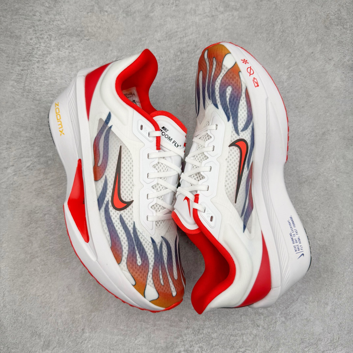 图片[3]-＃TG纯原 NK ZoomX Invincible Run Flyknit 6 轻量跑鞋 飞织低帮休闲运动慢跑鞋 厚底增高 老爹鞋 此鞋专为短跑运动员而生 是为 5 至 10 公里距离的赛事和训练打造 整体设计采用流线型的轻质工程网眼材质构成鞋面 并与其他 Running 旗舰鞋款同样搭载全脚掌 ZoomX 缓冲中底 搭配 Pebax 物料与橡胶外底 ZoomX StreakFly 首发配色以Prototype呈现 其灵感是来自开发期间的磨损测试 透过编号的标记与内侧的预期跑步距离突出研发过程 货号： HQ3498-100 尺码：36 36.5 37.5 38 38.5 39 40 40.5 41 42 42.5 43 44 45-选品中心