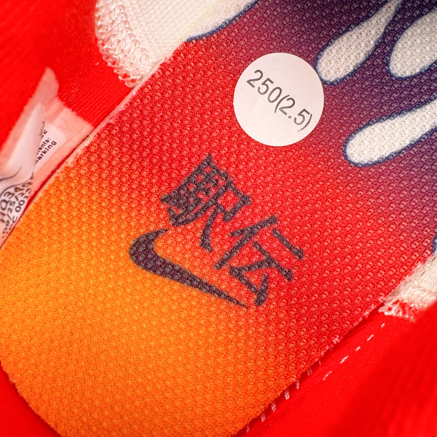 图片[12]-＃TG纯原 NK ZoomX Invincible Run Flyknit 6 轻量跑鞋 飞织低帮休闲运动慢跑鞋 厚底增高 老爹鞋 此鞋专为短跑运动员而生 是为 5 至 10 公里距离的赛事和训练打造 整体设计采用流线型的轻质工程网眼材质构成鞋面 并与其他 Running 旗舰鞋款同样搭载全脚掌 ZoomX 缓冲中底 搭配 Pebax 物料与橡胶外底 ZoomX StreakFly 首发配色以Prototype呈现 其灵感是来自开发期间的磨损测试 透过编号的标记与内侧的预期跑步距离突出研发过程 货号： HQ3498-100 尺码：36 36.5 37.5 38 38.5 39 40 40.5 41 42 42.5 43 44 45-选品中心