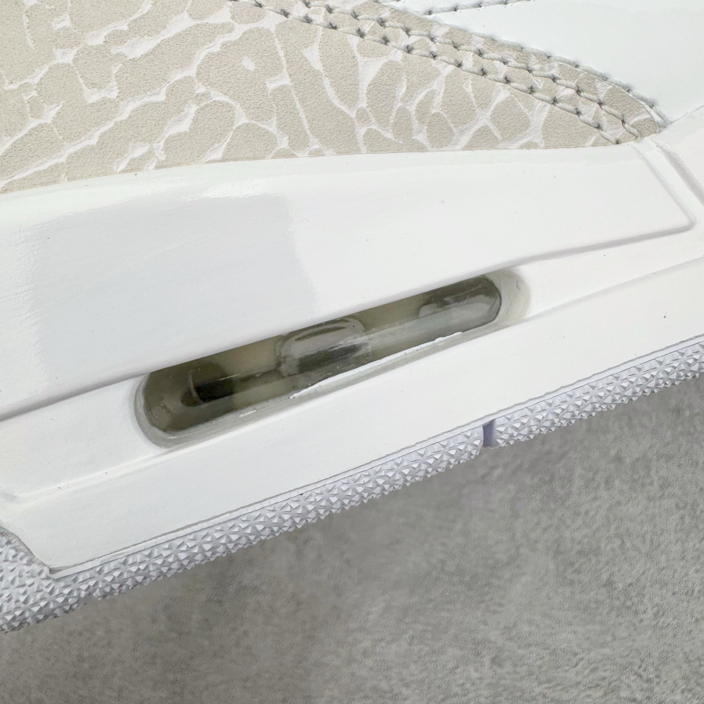 图片[18]-＃OG纯原 Air Jordan AJ3 Retro 纯白白猫 CT8532-111 原楦原纸板开发 确保原汁原味 原厂皮料质感色泽绝无偏差 完美中底拉帮 原厂中底钢印 原档案大底 如假白送 大底纹路 气垫通透度PU的回弹性均百分百还原 原厂电绣鞋舌飞人刺绣针数立体讲究精细欢迎对比正品原鞋 尺码：36 36.5 37.5 38 38.5 39 40 40.5 41 42 42.5 43 44 44.5 45 46 47.5-选品中心