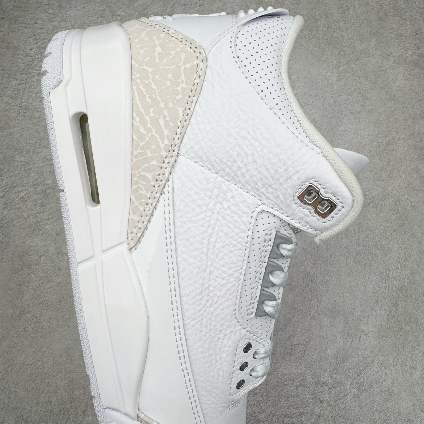 图片[6]-＃OG纯原 Air Jordan AJ3 Retro 纯白白猫 CT8532-111 原楦原纸板开发 确保原汁原味 原厂皮料质感色泽绝无偏差 完美中底拉帮 原厂中底钢印 原档案大底 如假白送 大底纹路 气垫通透度PU的回弹性均百分百还原 原厂电绣鞋舌飞人刺绣针数立体讲究精细欢迎对比正品原鞋 尺码：36 36.5 37.5 38 38.5 39 40 40.5 41 42 42.5 43 44 44.5 45 46 47.5-选品中心