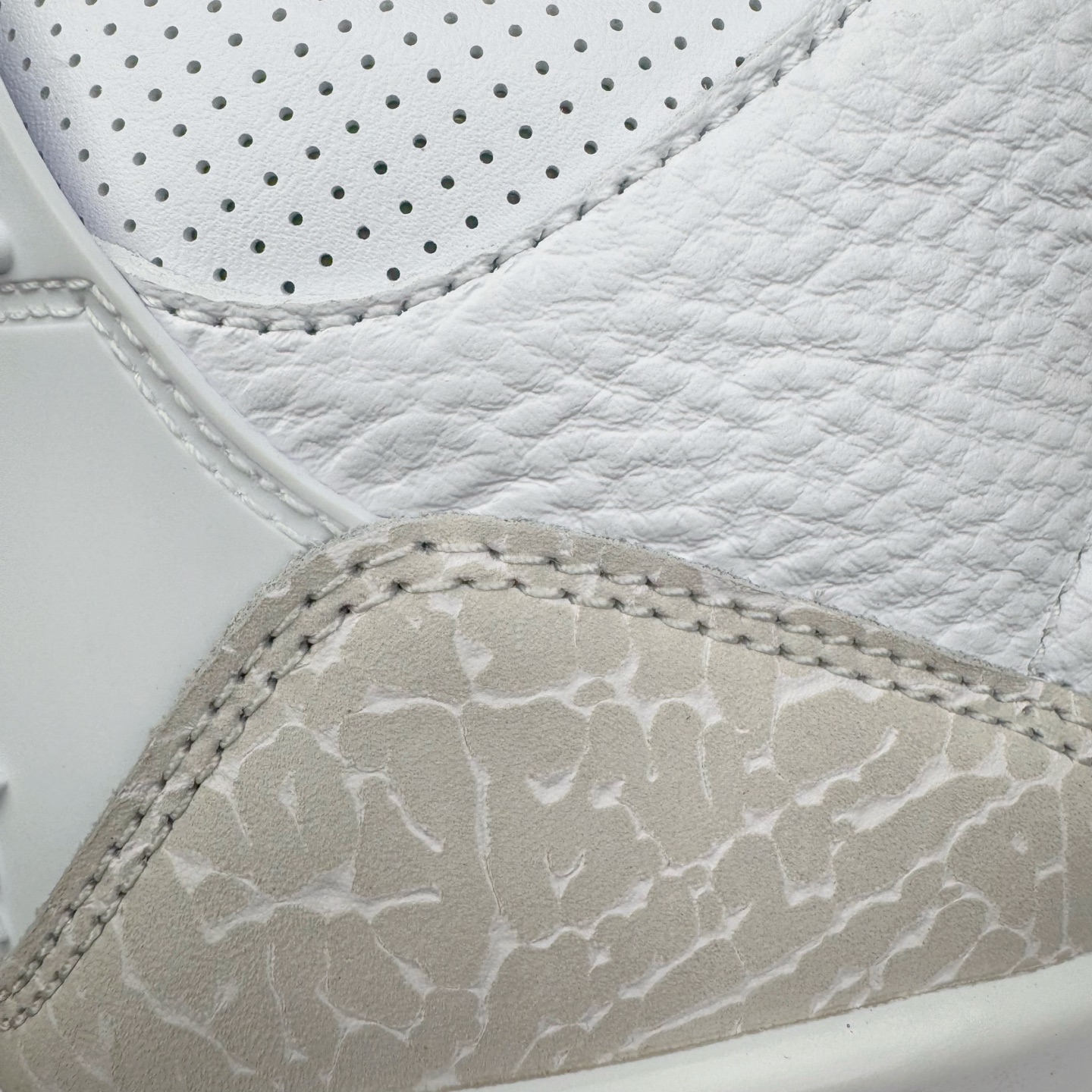 图片[19]-＃OG纯原 Air Jordan AJ3 Retro 纯白白猫 CT8532-111 原楦原纸板开发 确保原汁原味 原厂皮料质感色泽绝无偏差 完美中底拉帮 原厂中底钢印 原档案大底 如假白送 大底纹路 气垫通透度PU的回弹性均百分百还原 原厂电绣鞋舌飞人刺绣针数立体讲究精细欢迎对比正品原鞋 尺码：36 36.5 37.5 38 38.5 39 40 40.5 41 42 42.5 43 44 44.5 45 46 47.5-选品中心