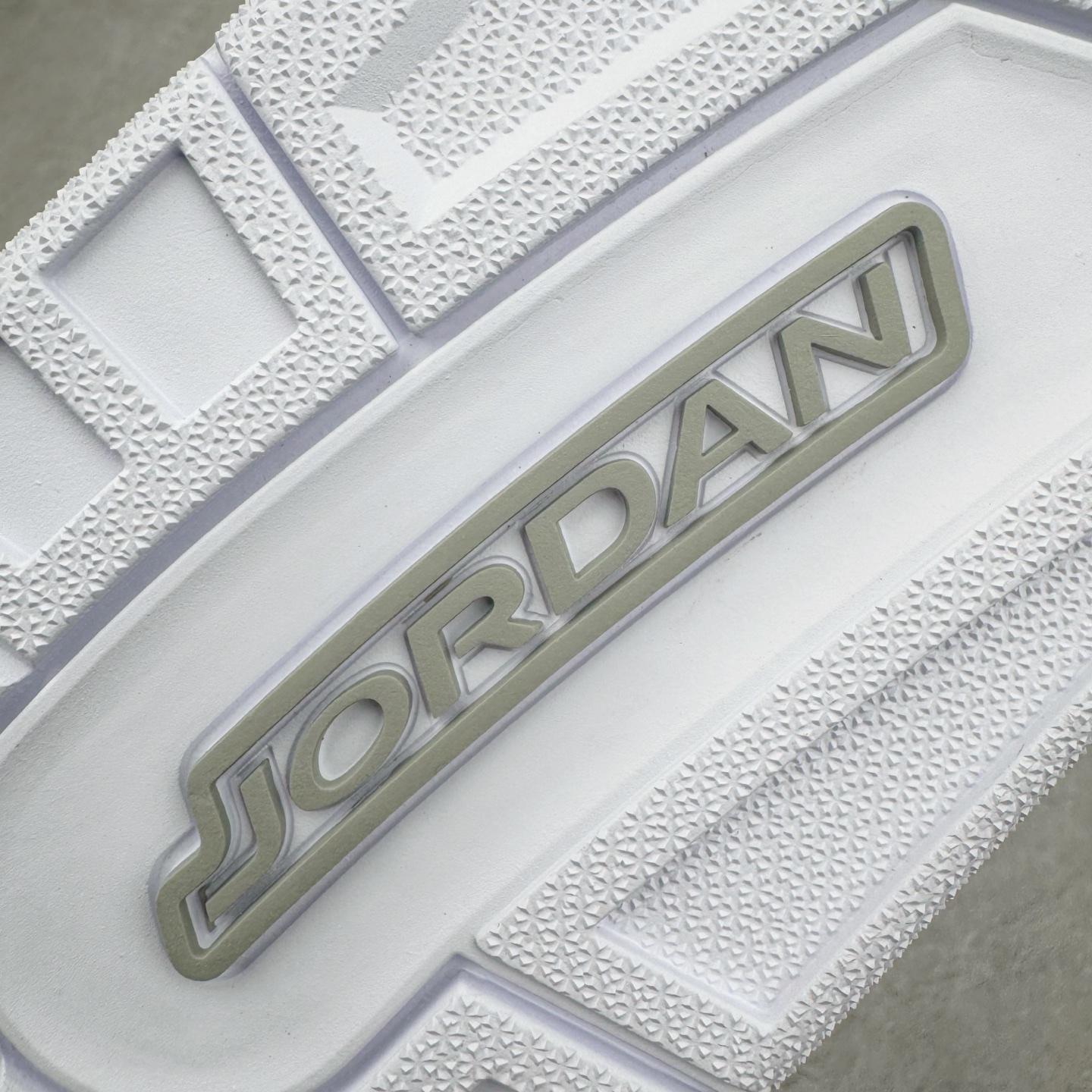 图片[20]-＃OG纯原 Air Jordan AJ3 Retro 纯白白猫 CT8532-111 原楦原纸板开发 确保原汁原味 原厂皮料质感色泽绝无偏差 完美中底拉帮 原厂中底钢印 原档案大底 如假白送 大底纹路 气垫通透度PU的回弹性均百分百还原 原厂电绣鞋舌飞人刺绣针数立体讲究精细欢迎对比正品原鞋 尺码：36 36.5 37.5 38 38.5 39 40 40.5 41 42 42.5 43 44 44.5 45 46 47.5-选品中心