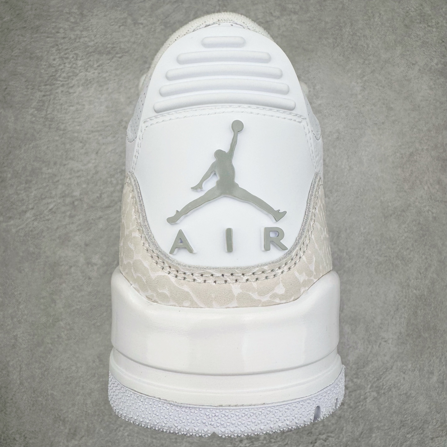 图片[8]-＃OG纯原 Air Jordan AJ3 Retro 纯白白猫 CT8532-111 原楦原纸板开发 确保原汁原味 原厂皮料质感色泽绝无偏差 完美中底拉帮 原厂中底钢印 原档案大底 如假白送 大底纹路 气垫通透度PU的回弹性均百分百还原 原厂电绣鞋舌飞人刺绣针数立体讲究精细欢迎对比正品原鞋 尺码：36 36.5 37.5 38 38.5 39 40 40.5 41 42 42.5 43 44 44.5 45 46 47.5-选品中心
