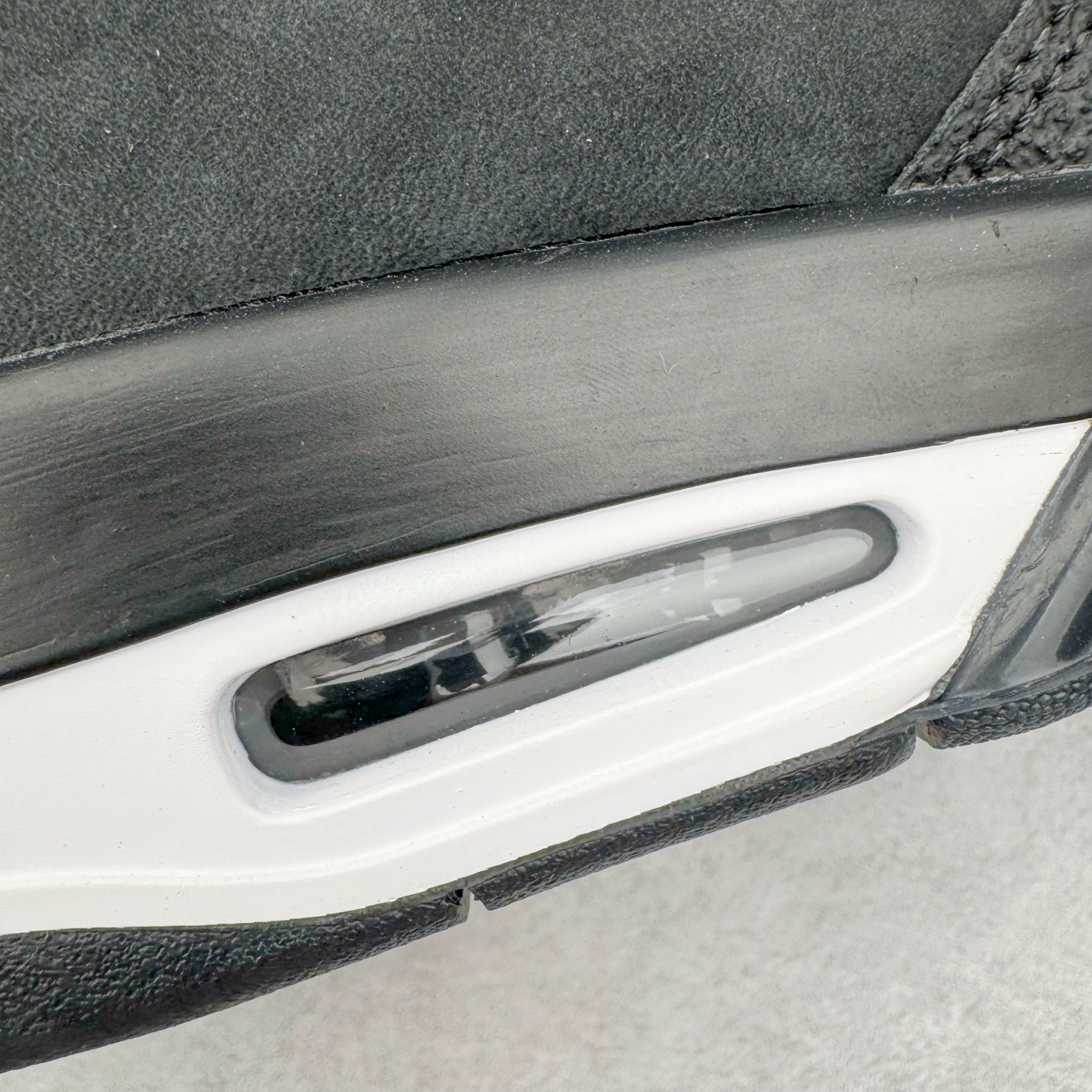 图片[11]-＃纯原 Nigel Sylvester x Air Jordan AJ4 Retro 联名黑魂 货号：HF4340-001 圈内最强四代 独家外贸特供尺码含 45.5 49.5 50.5 耗时半年巨作 全套原纸板楦头开发 原厂特供皮料加持 确保原汁原味 完美呈现四代版型 一比一鞋头弧度高度鞋身弧度 数据细节工艺流程均保持原鞋一致 原厂TPU网格鞋带扣 正确内里网布 菱角分明不变形无多余毛边 柔软性质感一致于原鞋 市场唯一原厂鞋扣模具 背面可见隐藏注塑口 原厂织唛标 原厂飞人电绣工艺 尾指中部跳三针 独家绑鞋带手法 印刷中底布 四线拉帮 米色美纹纸贴合固定 进口港宝加持 后跟自然饱满 全鞋荧光划线卡点 追求极致完美 每一双都是工艺品 多重QC质检 超越公司货的品控标准 实实在在的免检产品 尺码：40 40.5 41 42 42.5 43 44 44.5 45 45.5 46 47.5 48.5 49.5 50.5-选品中心