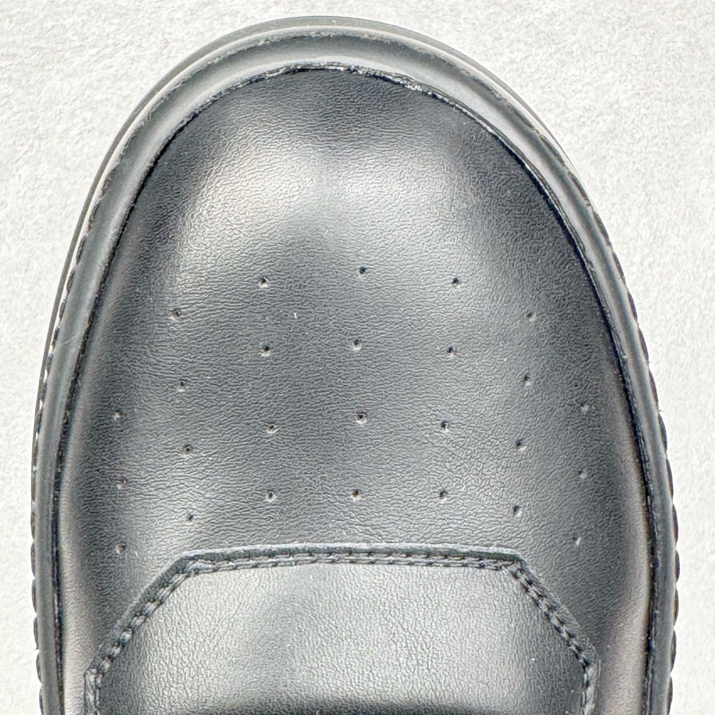 图片[15]-＃DG纯原 Rick Owens Drkshdw 瑞克·欧文斯皮面倒三角高帮时尚厚底运动板鞋 全黑 二级市场已经7K以上 平台客户随意卖四位数 RO广东原厂出品 纯原天花板 原版一比一复刻 冲正绝不翻车 还原度达到百分之98以上 原楦开发纸版版型 ZP拆解原版1：1复模裁片纸版 力求做到0错位 这样才能达到和zp一致的鞋型味道 采用进口cnc数控机床开发对版独家tpu奶香大底 区别于市场所有版本 zp同源全头层粒面小牛皮 达到和zp一致手感 原厂进口细纹布 万邦订购原厂高弹粉红色海绵 内里搭配软质细腻羊皮 TPU高密度大底 软硬度透光度高已经测试和原版一致 尺码：36 37 38 39 40 41 42 43 44 45 46-选品中心