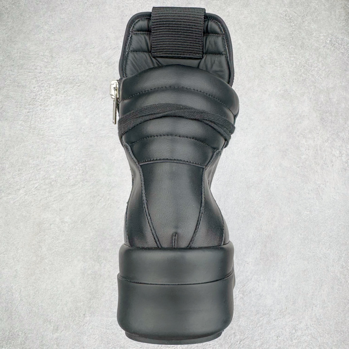 图片[8]-＃DG纯原 Rick Owens Drkshdw 瑞克·欧文斯皮面倒三角高帮时尚厚底运动板鞋 全黑 二级市场已经7K以上 平台客户随意卖四位数 RO广东原厂出品 纯原天花板 原版一比一复刻 冲正绝不翻车 还原度达到百分之98以上 原楦开发纸版版型 ZP拆解原版1：1复模裁片纸版 力求做到0错位 这样才能达到和zp一致的鞋型味道 采用进口cnc数控机床开发对版独家tpu奶香大底 区别于市场所有版本 zp同源全头层粒面小牛皮 达到和zp一致手感 原厂进口细纹布 万邦订购原厂高弹粉红色海绵 内里搭配软质细腻羊皮 TPU高密度大底 软硬度透光度高已经测试和原版一致 尺码：36 37 38 39 40 41 42 43 44 45 46-选品中心