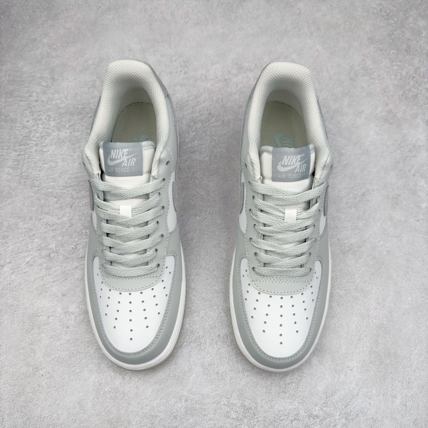 图片[2]-＃XT纯原 NK Air Force 1´07 Low 空军一号低帮百搭休闲运动板鞋 FJ4170-003 顶级批次 2022全新楦头鞋型 鱼鳞大底 历时开发三个月 清洁度完美 二维码鞋标 内置芯片及solo气垫 大底高度及其弧度依照正品 钢印 logo刺绣 鞋口弧度 鞋头长度 鞋面冲孔 鞋垫背胶及钢印 完美鞋型对比正品 每一处都是细节满满 柔软、弹性十足的缓震性能和出色的中底设计 横跨复古与现代的外型结合 造就出风靡全球 三十多年的Force 1 直到今天还深受青睐 实拍调校N版已经零色差零失真 百分百还原实物色彩所见即所得 不存在货不对板色差等低级问题 选购参考实物拍摄 不混卖不参货 只用心做好货严格选品 承诺混一赔十 尺码：36 36.5 37.5 38 38.5 39 40 40.5 41 42 42.5 43 44 44.5 45-选品中心