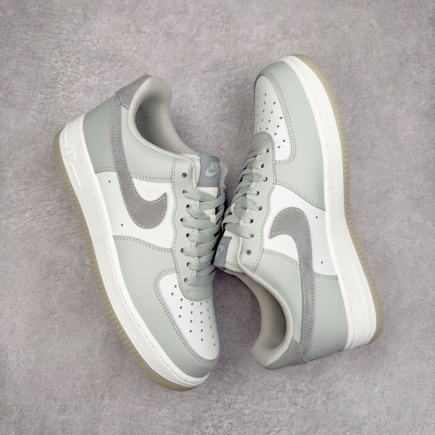 图片[3]-＃XT纯原 NK Air Force 1´07 Low 空军一号低帮百搭休闲运动板鞋 FJ4170-003 顶级批次 2022全新楦头鞋型 鱼鳞大底 历时开发三个月 清洁度完美 二维码鞋标 内置芯片及solo气垫 大底高度及其弧度依照正品 钢印 logo刺绣 鞋口弧度 鞋头长度 鞋面冲孔 鞋垫背胶及钢印 完美鞋型对比正品 每一处都是细节满满 柔软、弹性十足的缓震性能和出色的中底设计 横跨复古与现代的外型结合 造就出风靡全球 三十多年的Force 1 直到今天还深受青睐 实拍调校N版已经零色差零失真 百分百还原实物色彩所见即所得 不存在货不对板色差等低级问题 选购参考实物拍摄 不混卖不参货 只用心做好货严格选品 承诺混一赔十 尺码：36 36.5 37.5 38 38.5 39 40 40.5 41 42 42.5 43 44 44.5 45-选品中心