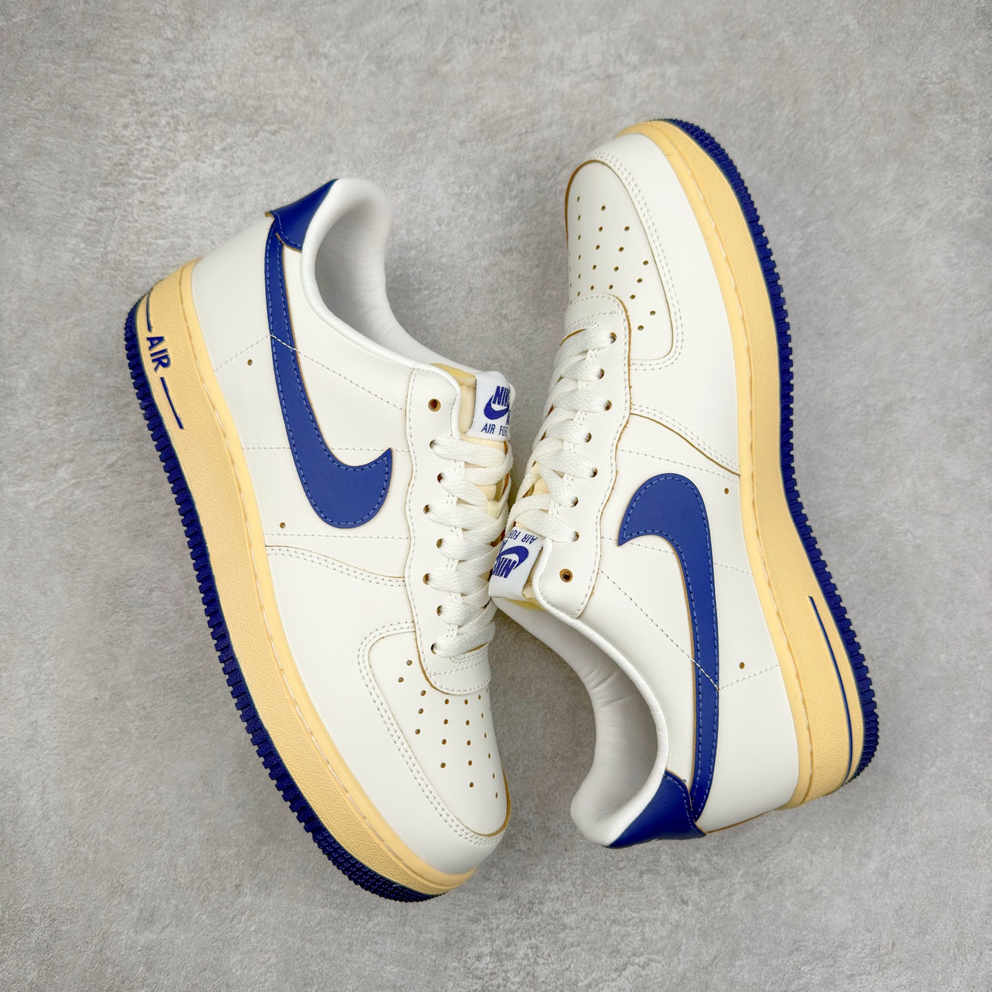 图片[3]-＃XT纯原 NK Air Force 1´07 Low 空军一号低帮百搭休闲运动板鞋 FQ8103-133 顶级批次 2022全新楦头鞋型 鱼鳞大底 历时开发三个月 清洁度完美 二维码鞋标 内置芯片及solo气垫 大底高度及其弧度依照正品 钢印 logo刺绣 鞋口弧度 鞋头长度 鞋面冲孔 鞋垫背胶及钢印 完美鞋型对比正品 每一处都是细节满满 柔软、弹性十足的缓震性能和出色的中底设计 横跨复古与现代的外型结合 造就出风靡全球 三十多年的Force 1 直到今天还深受青睐 实拍调校N版已经零色差零失真 百分百还原实物色彩所见即所得 不存在货不对板色差等低级问题 选购参考实物拍摄 不混卖不参货 只用心做好货严格选品 承诺混一赔十 尺码：36 36.5 37.5 38 38.5 39 40 40.5 41 42 42.5 43 44 44.5 45-选品中心