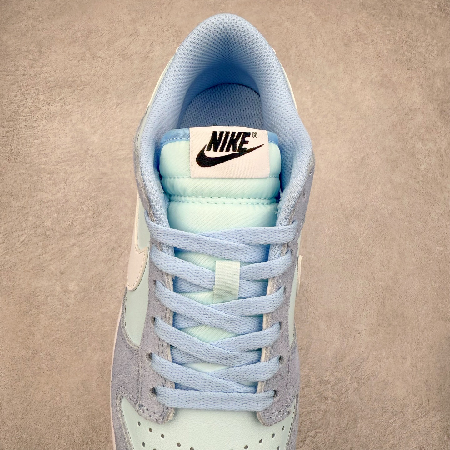 图片[5]-＃F版 NK Dunk Low 浅蓝 IB6399-400 性价比王者 极限压缩利润空间 超乎所想的高性价比 用料绝不含糊 原盒原配 正确耐磨橡胶大底 超高清洁度 全鞋零毛边皮料切割 全套原楦原模倾力打造完美版型 尺码：36 36.5 37.5 38 38.5 39 40 40.5 41 42 42.5 43 44 44.5 45 46 47.5-选品中心