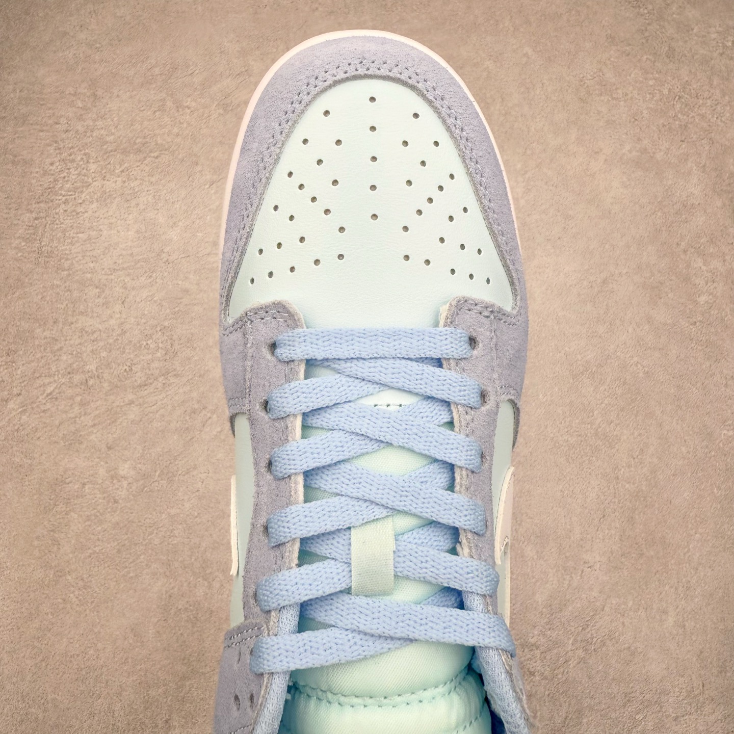 图片[4]-＃F版 NK Dunk Low 浅蓝 IB6399-400 性价比王者 极限压缩利润空间 超乎所想的高性价比 用料绝不含糊 原盒原配 正确耐磨橡胶大底 超高清洁度 全鞋零毛边皮料切割 全套原楦原模倾力打造完美版型 尺码：36 36.5 37.5 38 38.5 39 40 40.5 41 42 42.5 43 44 44.5 45 46 47.5-选品中心