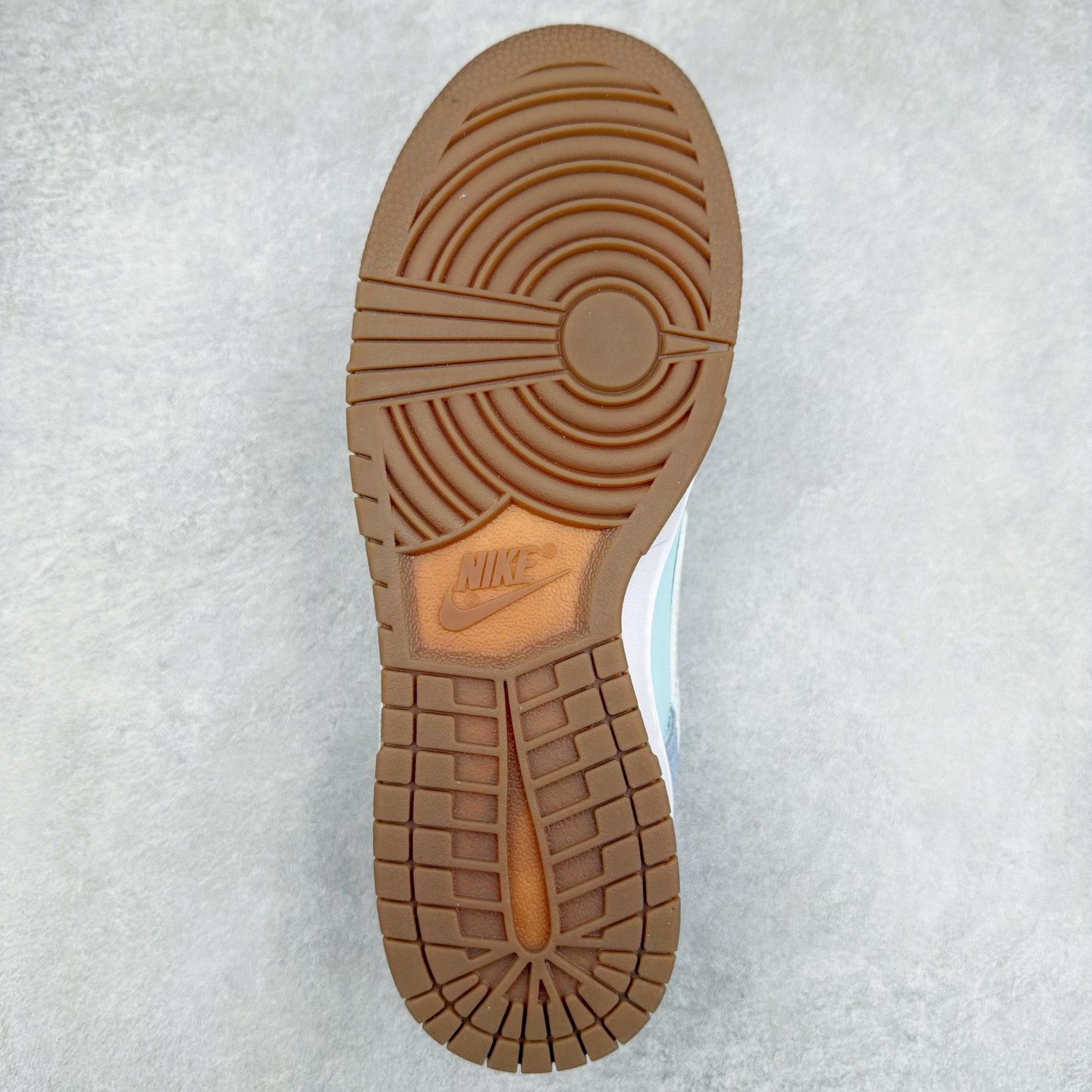 图片[9]-＃F版 NK Dunk Low 浅蓝 IB6399-400 性价比王者 极限压缩利润空间 超乎所想的高性价比 用料绝不含糊 原盒原配 正确耐磨橡胶大底 超高清洁度 全鞋零毛边皮料切割 全套原楦原模倾力打造完美版型 尺码：36 36.5 37.5 38 38.5 39 40 40.5 41 42 42.5 43 44 44.5 45 46 47.5-选品中心