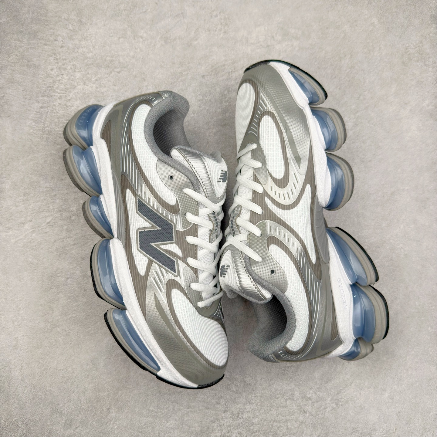 图片[3]-New Balance NB2000 舒适百搭防滑耐磨低帮 休闲跑步鞋 New Balance 在近两年的球鞋市场屡出奇招，在经典鞋型保持进一步增长的同时，推出的每一款新鞋型也都有傲人的战绩。在 327、9060 等鞋型获得成功之后，今天 New Balance 家族又迎来了新鲜血液的注入。这双 New Balance 2000 依然是融合了新旧元素的跑鞋造型，命名为 2000，或许是它的设计理念有着 Y2K 的血统。最大的亮点，在于这双鞋的中底。外侧以五个 ABZORB 单元，带来极具辨识度和冲击力的视觉效果，让这双鞋在外观和脚感方面都颇具吸引力。尺码：36 37 37.5 38 38.5 39 40 40.5 41 42 42.5 43 44 45 46-选品中心