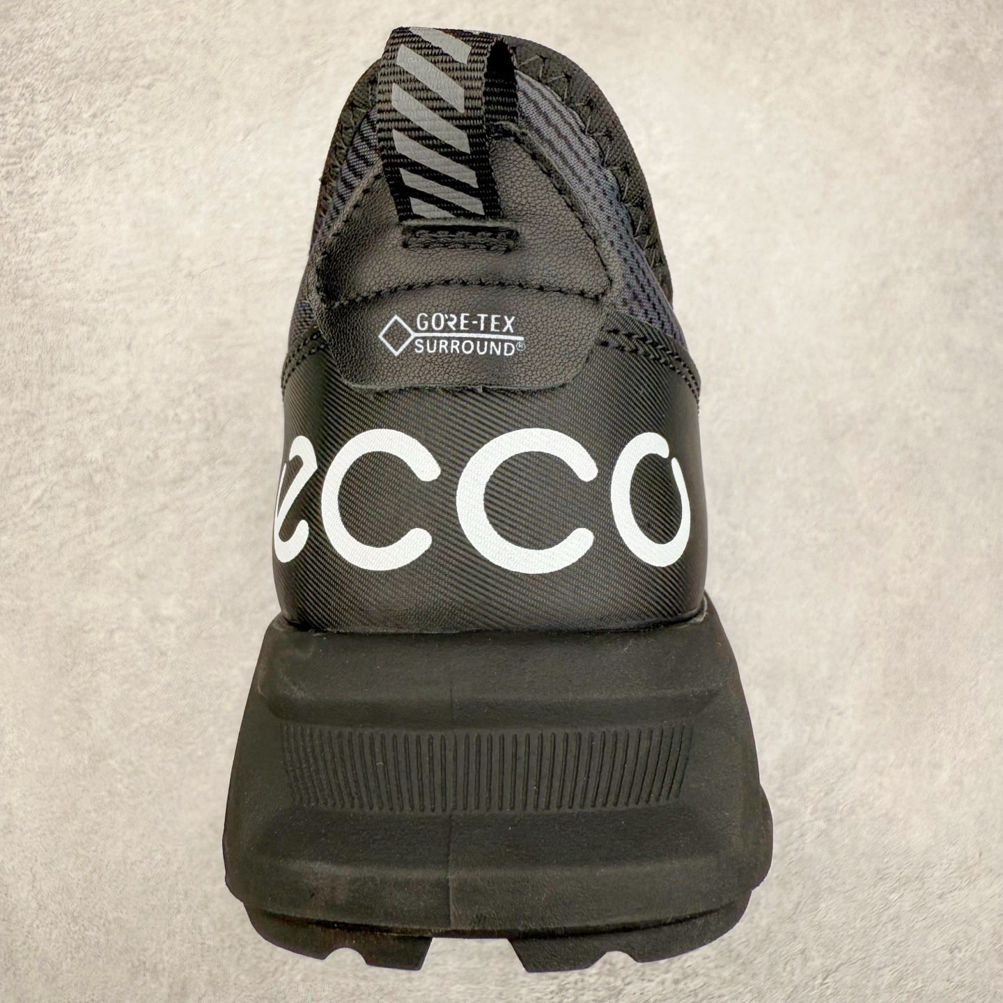 图片[8]-ECCO爱步男款运动鞋 真皮透气休闲防滑跑步鞋 健步BIOMC大经典 直接注塑工艺 稳固舒适 强效缓震与能量回弹 增加运动时的稳定与舒适 牛皮鞋面，纹理自然，柔韧耐穿 PU中底，带来轻盈舒适的上脚感受 橡胶大底，抓地力强，具有良好的耐磨性 都市探索 步履悠然 尺码：39 40 41 42 43 44（ 正常码）-选品中心