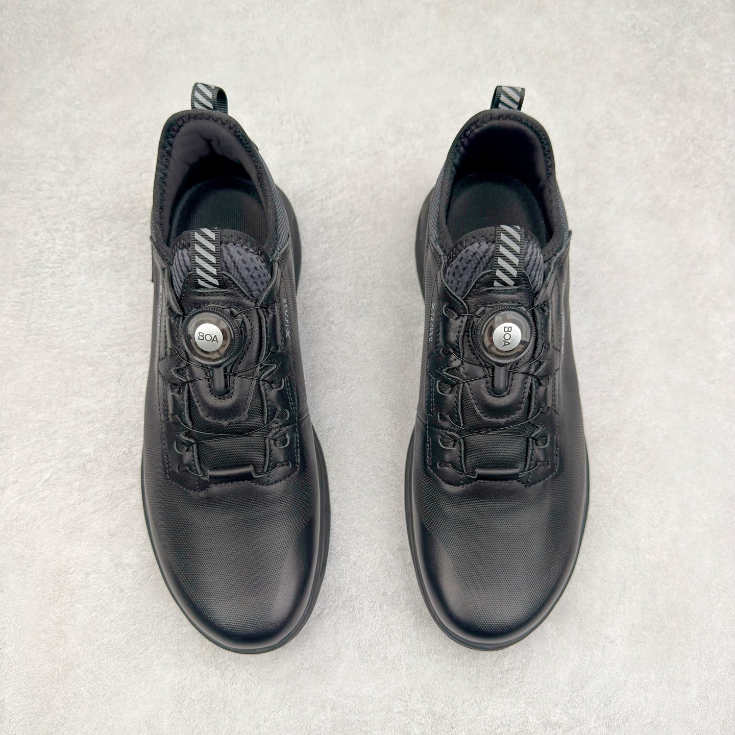 图片[2]-ECCO爱步男款运动鞋 真皮透气休闲防滑跑步鞋 健步BIOMC大经典 直接注塑工艺 稳固舒适 强效缓震与能量回弹 增加运动时的稳定与舒适 牛皮鞋面，纹理自然，柔韧耐穿 PU中底，带来轻盈舒适的上脚感受 橡胶大底，抓地力强，具有良好的耐磨性 都市探索 步履悠然 尺码：39 40 41 42 43 44（ 正常码）-选品中心