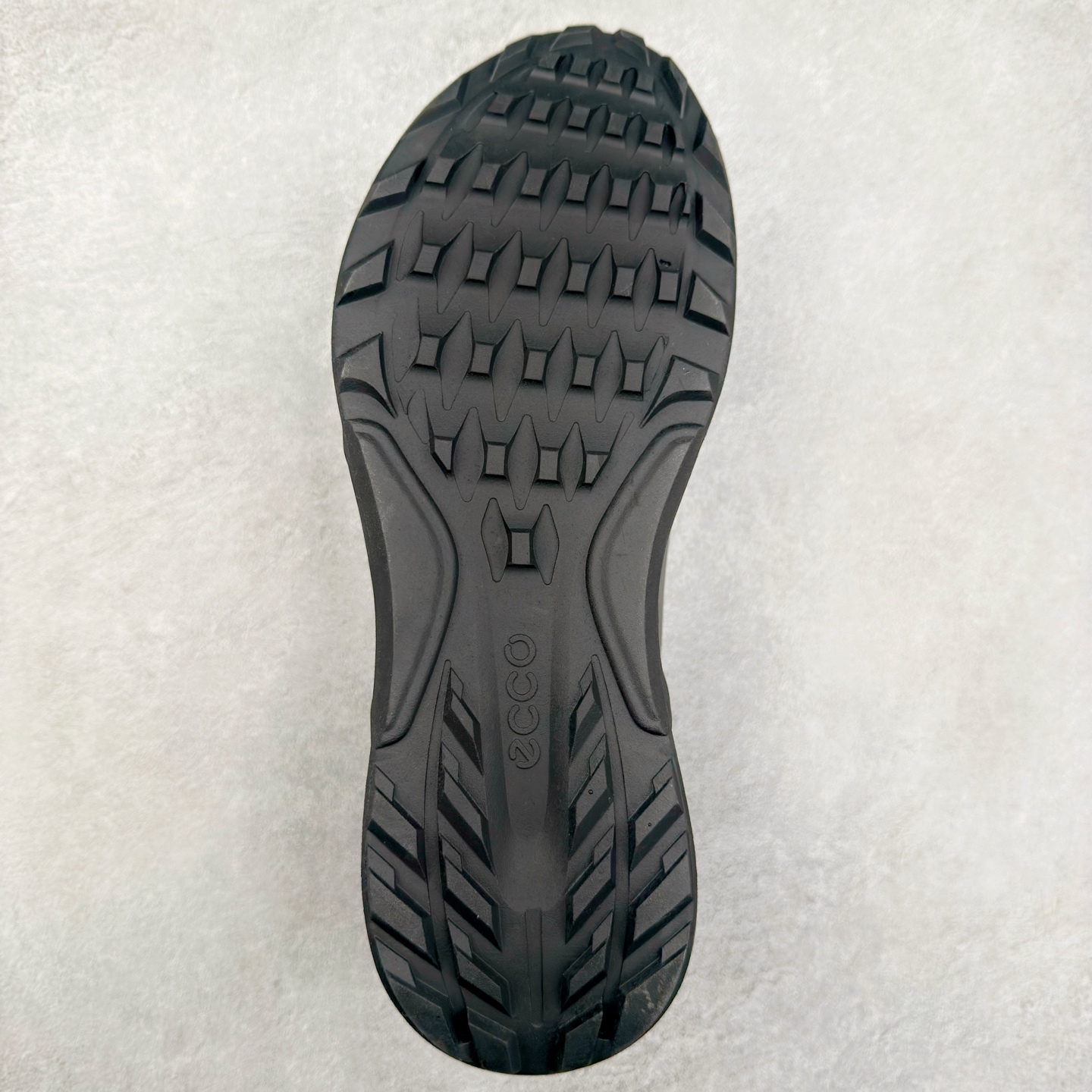 图片[9]-ECCO爱步男款运动鞋 真皮透气休闲防滑跑步鞋 健步BIOMC大经典 直接注塑工艺 稳固舒适 强效缓震与能量回弹 增加运动时的稳定与舒适 牛皮鞋面，纹理自然，柔韧耐穿 PU中底，带来轻盈舒适的上脚感受 橡胶大底，抓地力强，具有良好的耐磨性 都市探索 步履悠然 尺码：39 40 41 42 43 44（ 正常码）-选品中心