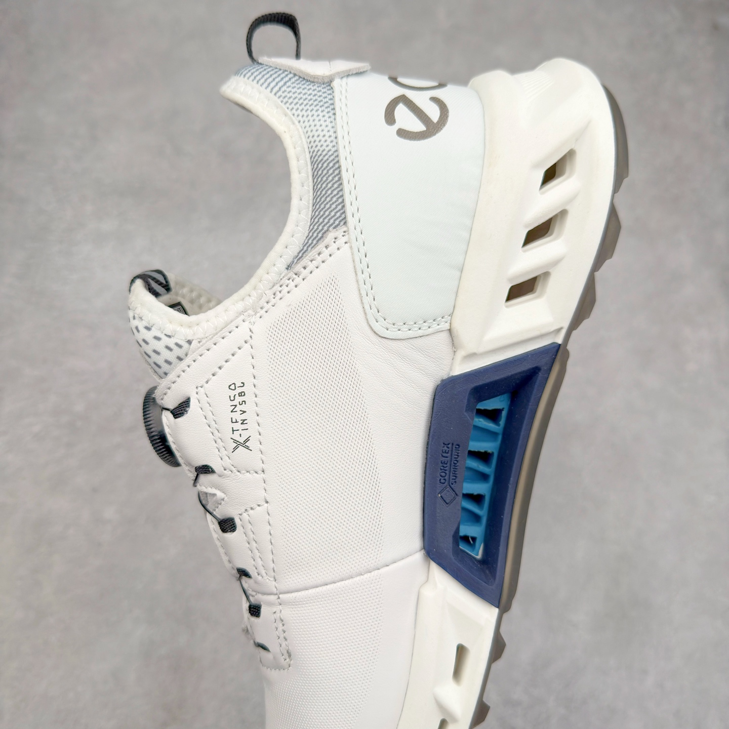 图片[7]-ECCO爱步男款运动鞋 真皮透气休闲防滑跑步鞋 健步BIOMC大经典 直接注塑工艺 稳固舒适 强效缓震与能量回弹 增加运动时的稳定与舒适 牛皮鞋面，纹理自然，柔韧耐穿 PU中底，带来轻盈舒适的上脚感受 橡胶大底，抓地力强，具有良好的耐磨性 都市探索 步履悠然 尺码：39 40 41 42 43 44（ 正常码）-选品中心