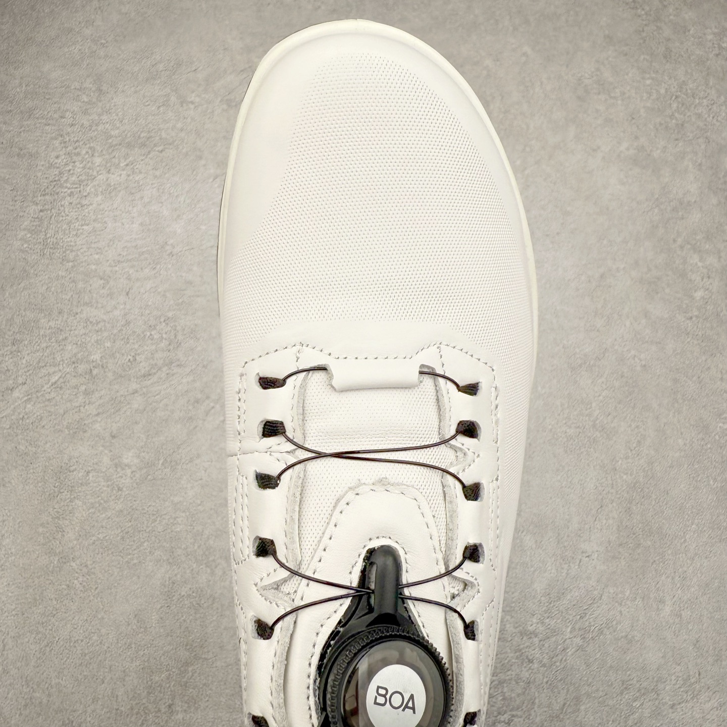 图片[4]-ECCO爱步男款运动鞋 真皮透气休闲防滑跑步鞋 健步BIOMC大经典 直接注塑工艺 稳固舒适 强效缓震与能量回弹 增加运动时的稳定与舒适 牛皮鞋面，纹理自然，柔韧耐穿 PU中底，带来轻盈舒适的上脚感受 橡胶大底，抓地力强，具有良好的耐磨性 都市探索 步履悠然 尺码：39 40 41 42 43 44（ 正常码）-选品中心