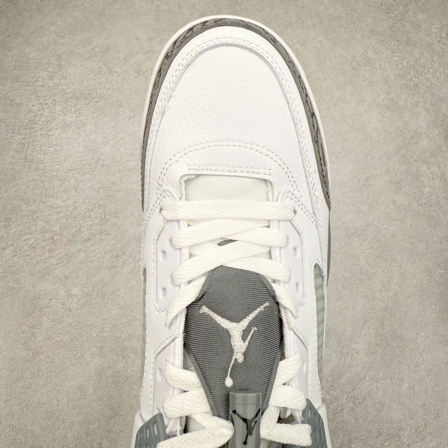 图片[4]-Jordan Spizike Low AJ复古低帮篮球鞋 FQ1759-102 这款鞋子著名导演斯派克李的Jordan Spizike专属 预计于明年夏季推出全新低帮版本 将包括三款配色 经典爆裂纹非常复古 两款配色分别以大学红和黑曜石蓝进行区分 鞋身设计中依旧带有大象爆裂纹、鞋侧束带、塑胶网布等经典元素 之后 在鞋舌、内衬以及鞋底等位置缀以大学红和黑曜石蓝搭配 带来全新造型 尺码：36 36.5 37.5 38 38.5 39 40 40.5 41 42 42.5 43 44 44.5 45 46 47.5-选品中心