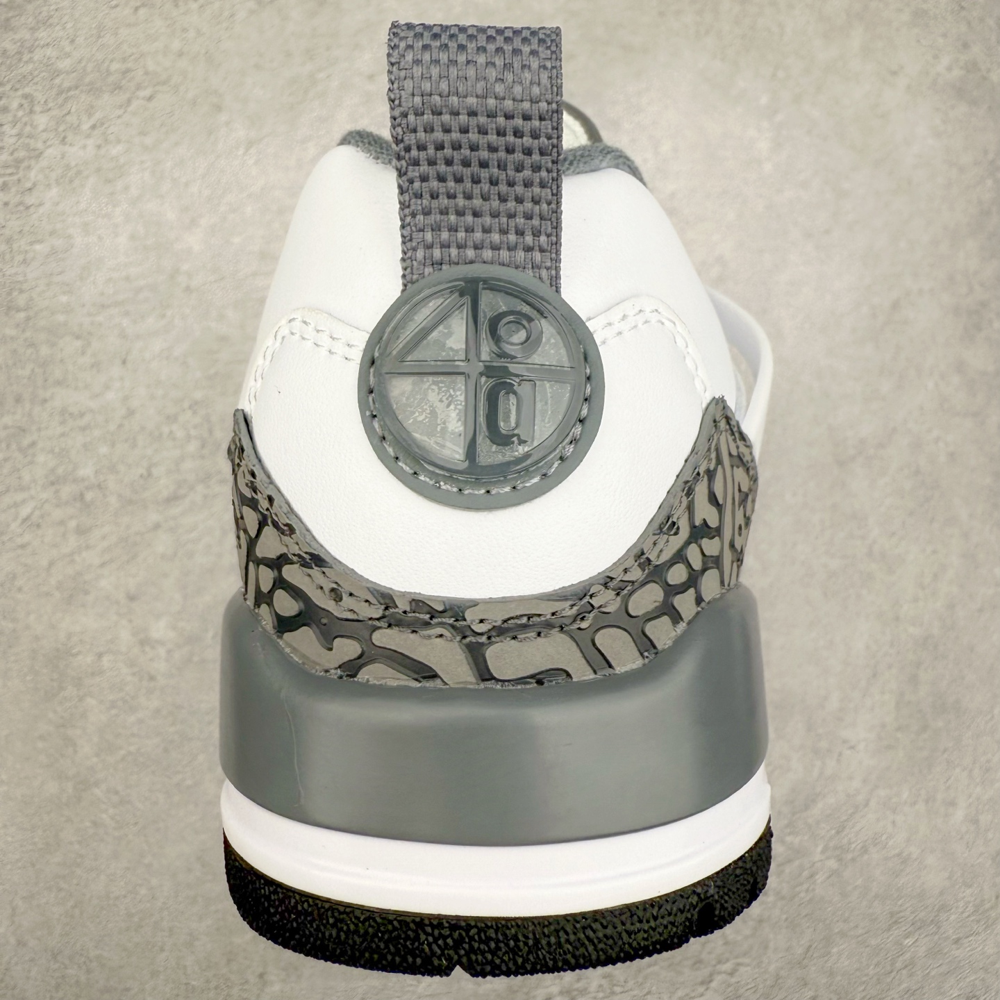 图片[8]-Jordan Spizike Low AJ复古低帮篮球鞋 FQ1759-102 这款鞋子著名导演斯派克李的Jordan Spizike专属 预计于明年夏季推出全新低帮版本 将包括三款配色 经典爆裂纹非常复古 两款配色分别以大学红和黑曜石蓝进行区分 鞋身设计中依旧带有大象爆裂纹、鞋侧束带、塑胶网布等经典元素 之后 在鞋舌、内衬以及鞋底等位置缀以大学红和黑曜石蓝搭配 带来全新造型 尺码：36 36.5 37.5 38 38.5 39 40 40.5 41 42 42.5 43 44 44.5 45 46 47.5-选品中心