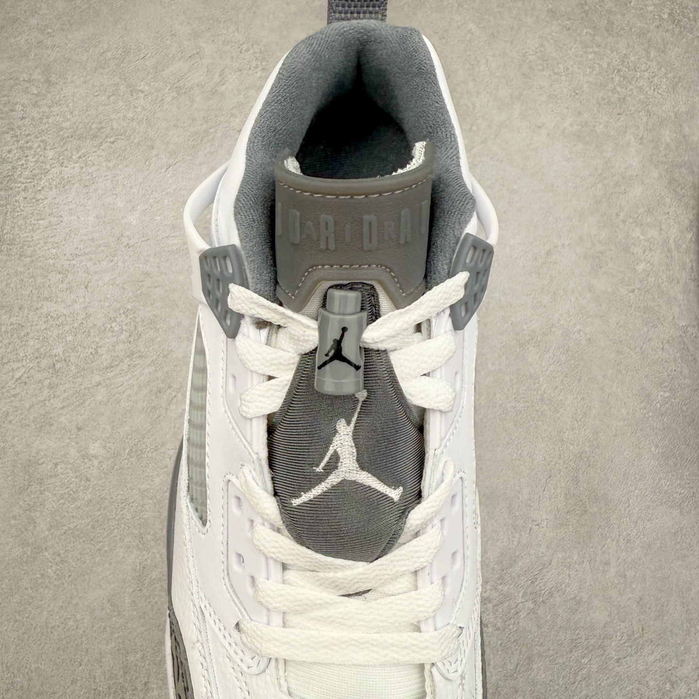 图片[5]-Jordan Spizike Low AJ复古低帮篮球鞋 FQ1759-102 这款鞋子著名导演斯派克李的Jordan Spizike专属 预计于明年夏季推出全新低帮版本 将包括三款配色 经典爆裂纹非常复古 两款配色分别以大学红和黑曜石蓝进行区分 鞋身设计中依旧带有大象爆裂纹、鞋侧束带、塑胶网布等经典元素 之后 在鞋舌、内衬以及鞋底等位置缀以大学红和黑曜石蓝搭配 带来全新造型 尺码：36 36.5 37.5 38 38.5 39 40 40.5 41 42 42.5 43 44 44.5 45 46 47.5-选品中心