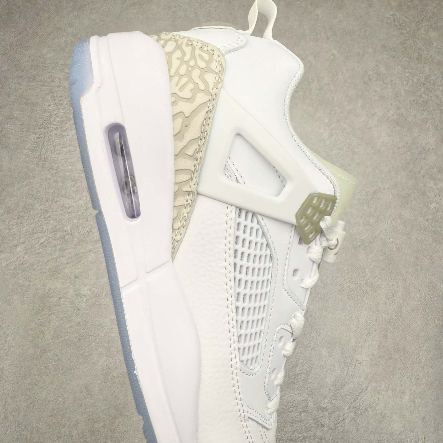 图片[6]-Jordan Spizike Low AJ复古低帮篮球鞋 FQ1759-103 这款鞋子著名导演斯派克李的Jordan Spizike专属 预计于明年夏季推出全新低帮版本 将包括三款配色 经典爆裂纹非常复古 两款配色分别以大学红和黑曜石蓝进行区分 鞋身设计中依旧带有大象爆裂纹、鞋侧束带、塑胶网布等经典元素 之后 在鞋舌、内衬以及鞋底等位置缀以大学红和黑曜石蓝搭配 带来全新造型 尺码：36 36.5 37.5 38 38.5 39 40 40.5 41 42 42.5 43 44 44.5 45 46 47.5-选品中心