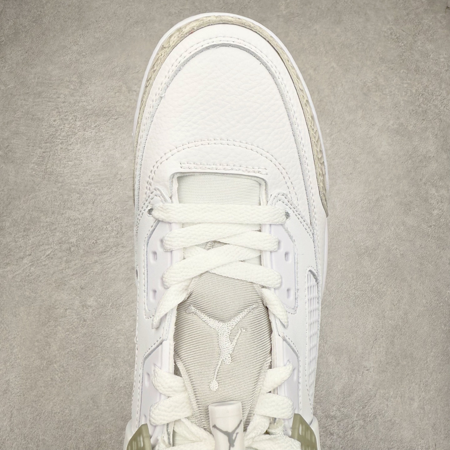 图片[4]-Jordan Spizike Low AJ复古低帮篮球鞋 FQ1759-103 这款鞋子著名导演斯派克李的Jordan Spizike专属 预计于明年夏季推出全新低帮版本 将包括三款配色 经典爆裂纹非常复古 两款配色分别以大学红和黑曜石蓝进行区分 鞋身设计中依旧带有大象爆裂纹、鞋侧束带、塑胶网布等经典元素 之后 在鞋舌、内衬以及鞋底等位置缀以大学红和黑曜石蓝搭配 带来全新造型 尺码：36 36.5 37.5 38 38.5 39 40 40.5 41 42 42.5 43 44 44.5 45 46 47.5-选品中心