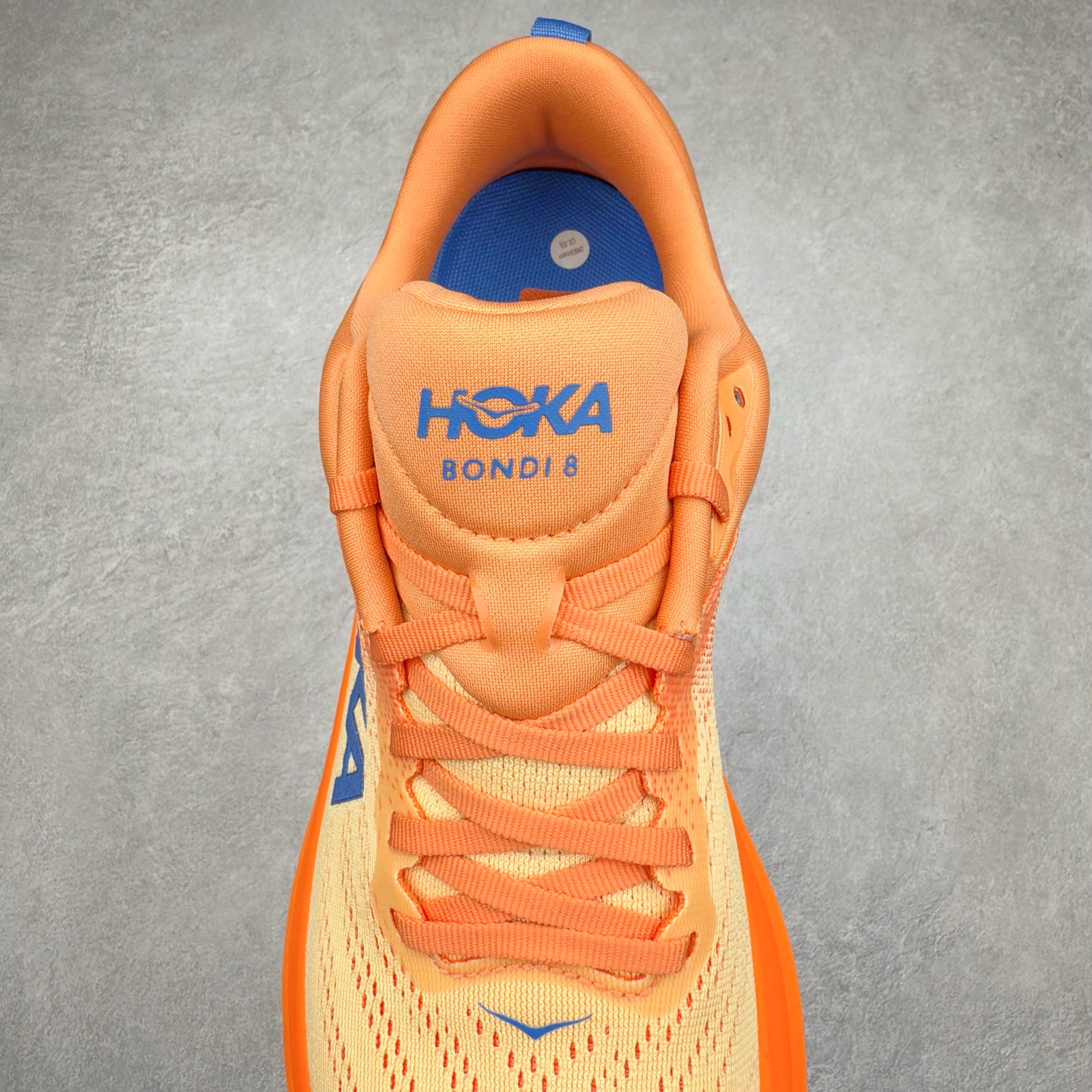 图片[5]-＃HK纯原 HOKA ONE ONE Bondi 8 邦代八代缓震网面耐磨低帮跑步鞋 原始的 Bondi 缓震和线条在这里 提供该特许经营权众所周知的柔软、平衡的乘坐体验 Bondi 使用加长的摇杆微调几何形状 以获得更大的加速度 同时由于采用碳纤维板 还可以提供更平稳的脚趾离地 尺码：36 36.5 37.5 38 38.5 39 40 40.5 41 42 42.5 43 44 44.5 45-选品中心