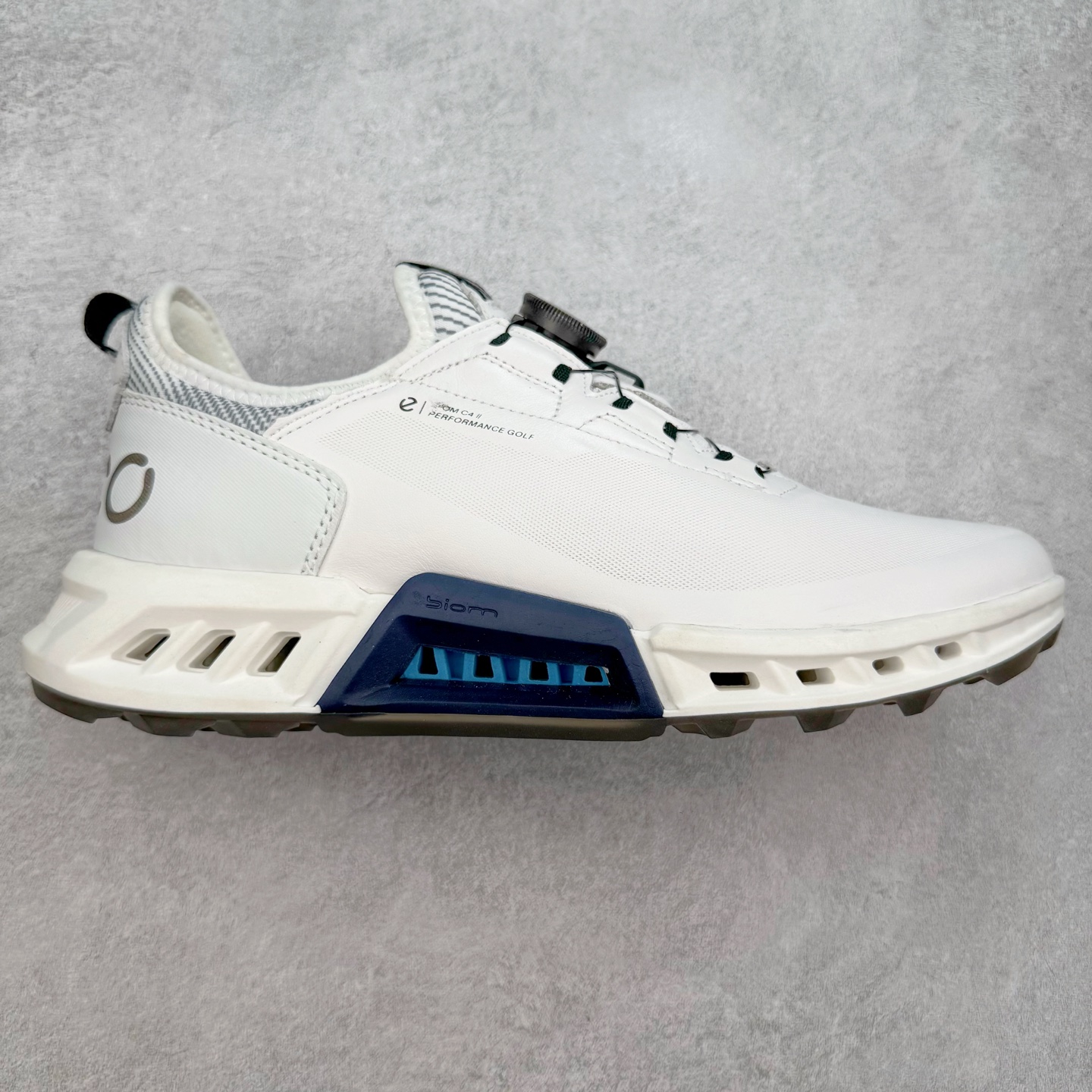 ECCO爱步男款运动鞋 真皮透气休闲防滑跑步鞋 健步BIOMC大经典 直接注塑工艺 稳固舒适 强效缓震与能量回弹 增加运动时的稳定与舒适 牛皮鞋面，纹理自然，柔韧耐穿 PU中底，带来轻盈舒适的上脚感受 橡胶大底，抓地力强，具有良好的耐磨性 都市探索 步履悠然 尺码：39 40 41 42 43 44（ 正常码）-选品中心