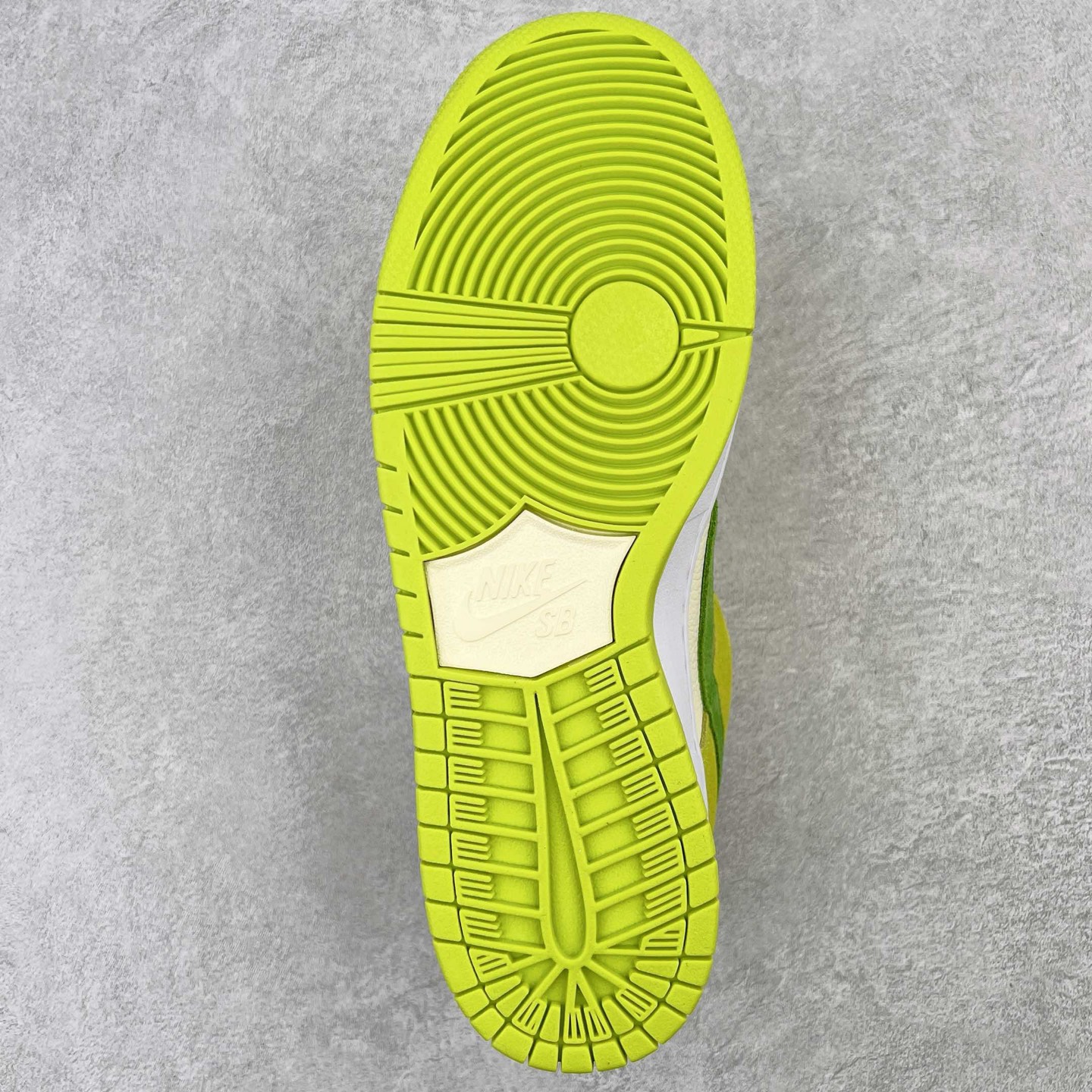 图片[9]-＃S2纯原福利 NK SB Dunk Low Pro 米绿青苹果 DM0807-300 独家原厂航空铝磨具打磨大底 鞋头坡度极致还原 原盒原配 圈内天花板工艺 原厂冲刀 超高清洁度 全鞋零毛边皮料切割 全套原楦原模倾力打造完美版型 采用原厂百宏鞋带以及原厂百宏织唛舌标 内标可供原厂几率过验 原厂中底布黄色点胶 原厂中底布拉帮走线遵循公司‼️尺码：36 36.5 37.5 38 38.5 39 40 40.5 41 42 42.5 43 44 44.5 45 46 47.5 48.5-选品中心