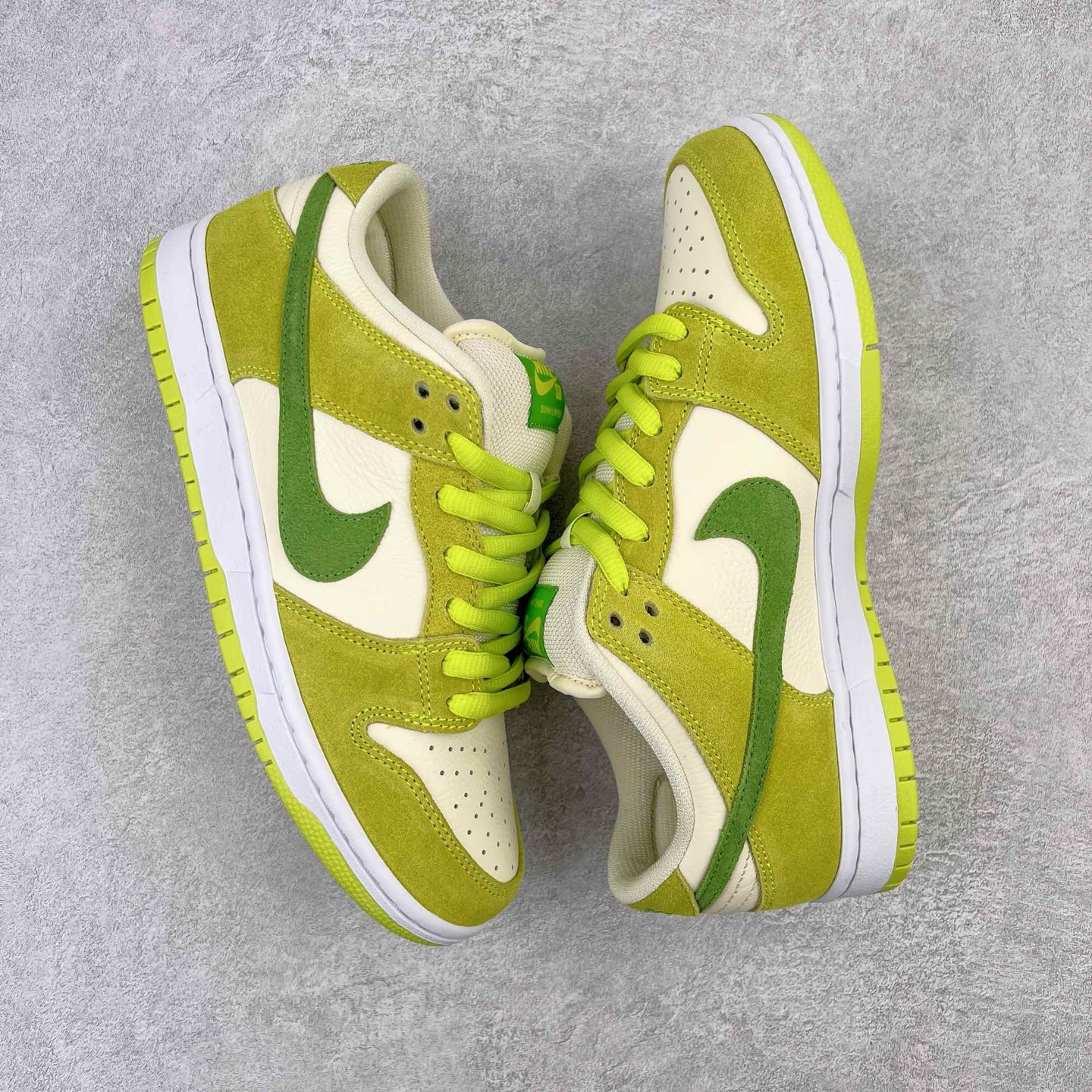 图片[3]-＃S2纯原福利 NK SB Dunk Low Pro 米绿青苹果 DM0807-300 独家原厂航空铝磨具打磨大底 鞋头坡度极致还原 原盒原配 圈内天花板工艺 原厂冲刀 超高清洁度 全鞋零毛边皮料切割 全套原楦原模倾力打造完美版型 采用原厂百宏鞋带以及原厂百宏织唛舌标 内标可供原厂几率过验 原厂中底布黄色点胶 原厂中底布拉帮走线遵循公司‼️尺码：36 36.5 37.5 38 38.5 39 40 40.5 41 42 42.5 43 44 44.5 45 46 47.5 48.5-选品中心