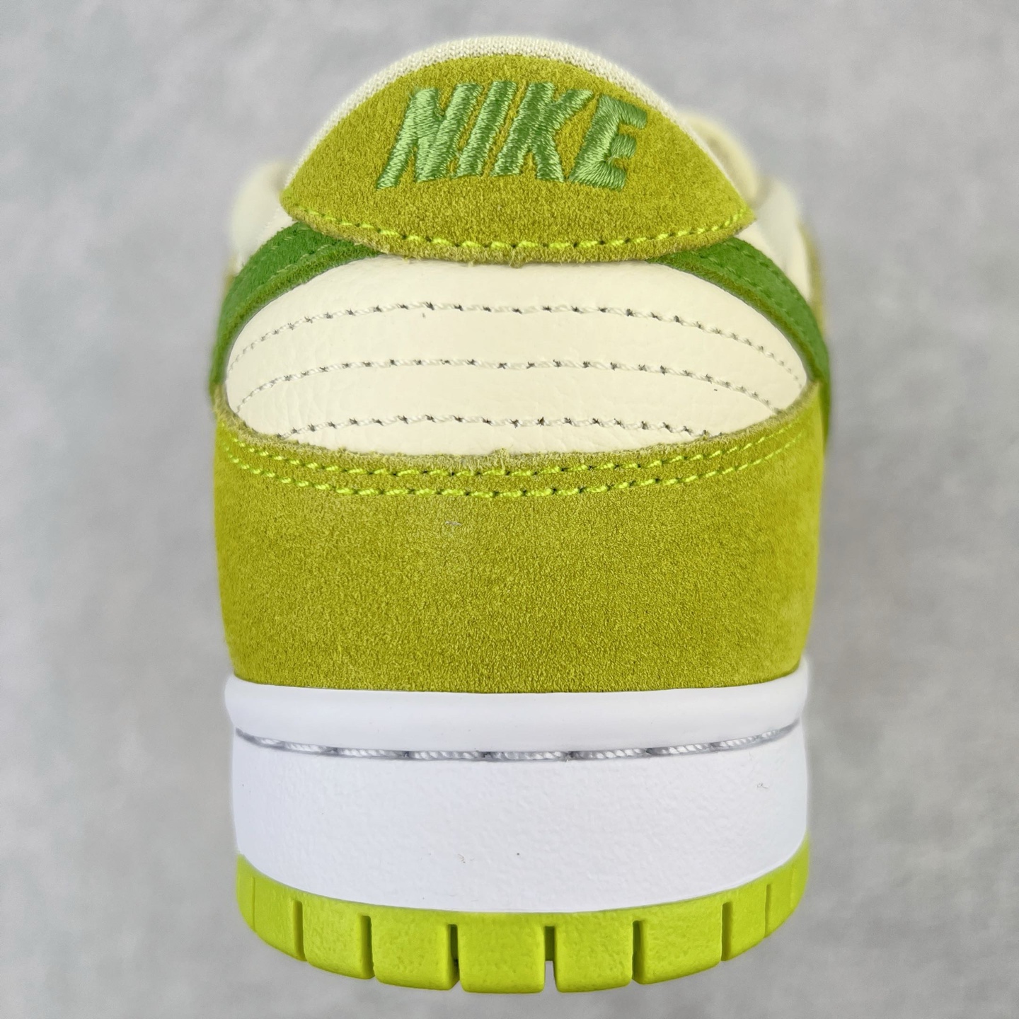 图片[8]-＃S2纯原福利 NK SB Dunk Low Pro 米绿青苹果 DM0807-300 独家原厂航空铝磨具打磨大底 鞋头坡度极致还原 原盒原配 圈内天花板工艺 原厂冲刀 超高清洁度 全鞋零毛边皮料切割 全套原楦原模倾力打造完美版型 采用原厂百宏鞋带以及原厂百宏织唛舌标 内标可供原厂几率过验 原厂中底布黄色点胶 原厂中底布拉帮走线遵循公司‼️尺码：36 36.5 37.5 38 38.5 39 40 40.5 41 42 42.5 43 44 44.5 45 46 47.5 48.5-选品中心